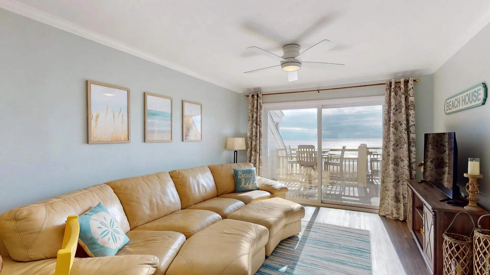 Pelicans Penthouse Apartment Oak Island