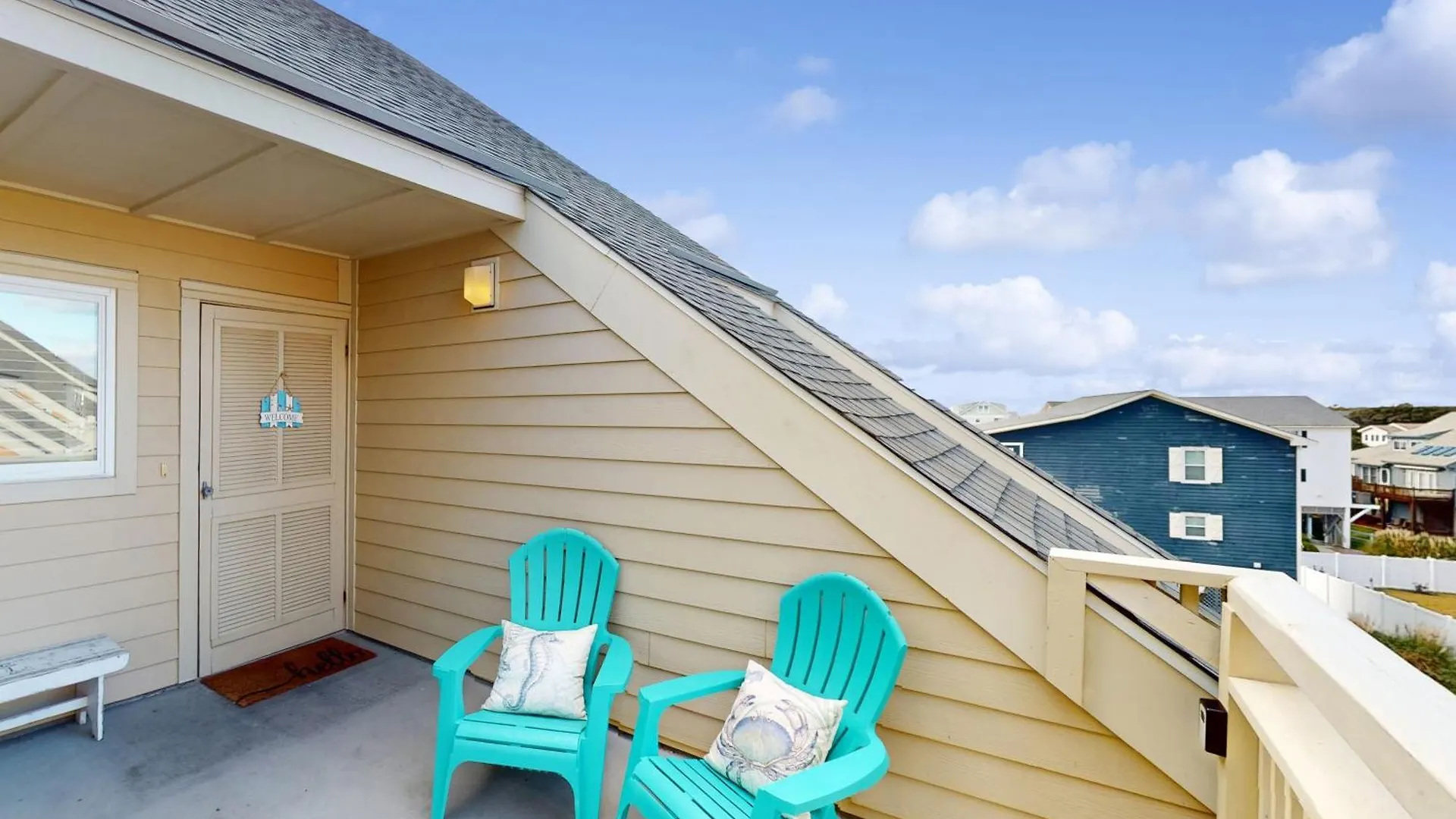 Pelicans Penthouse Apartment
