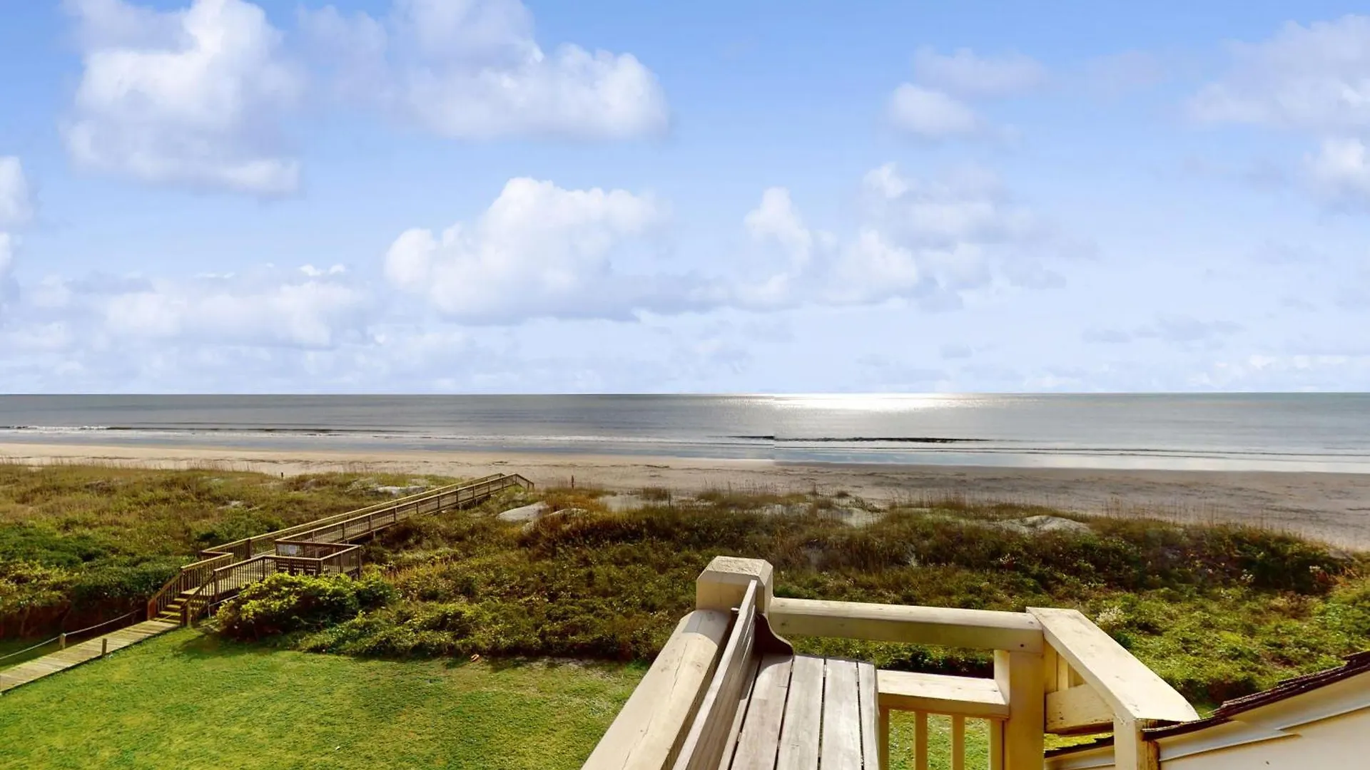 Pelicans Penthouse Apartment *