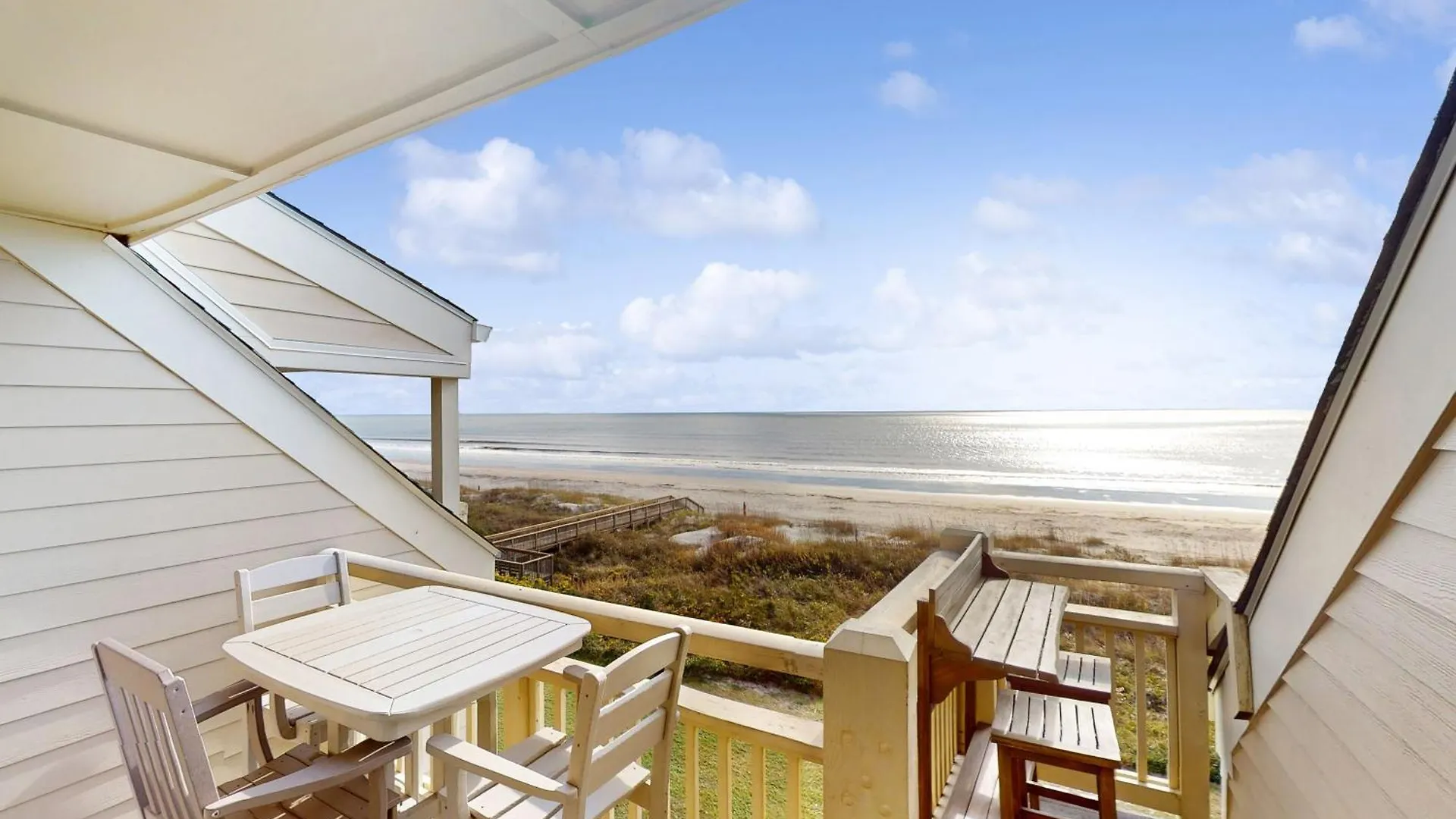 Pelicans Penthouse Apartment *