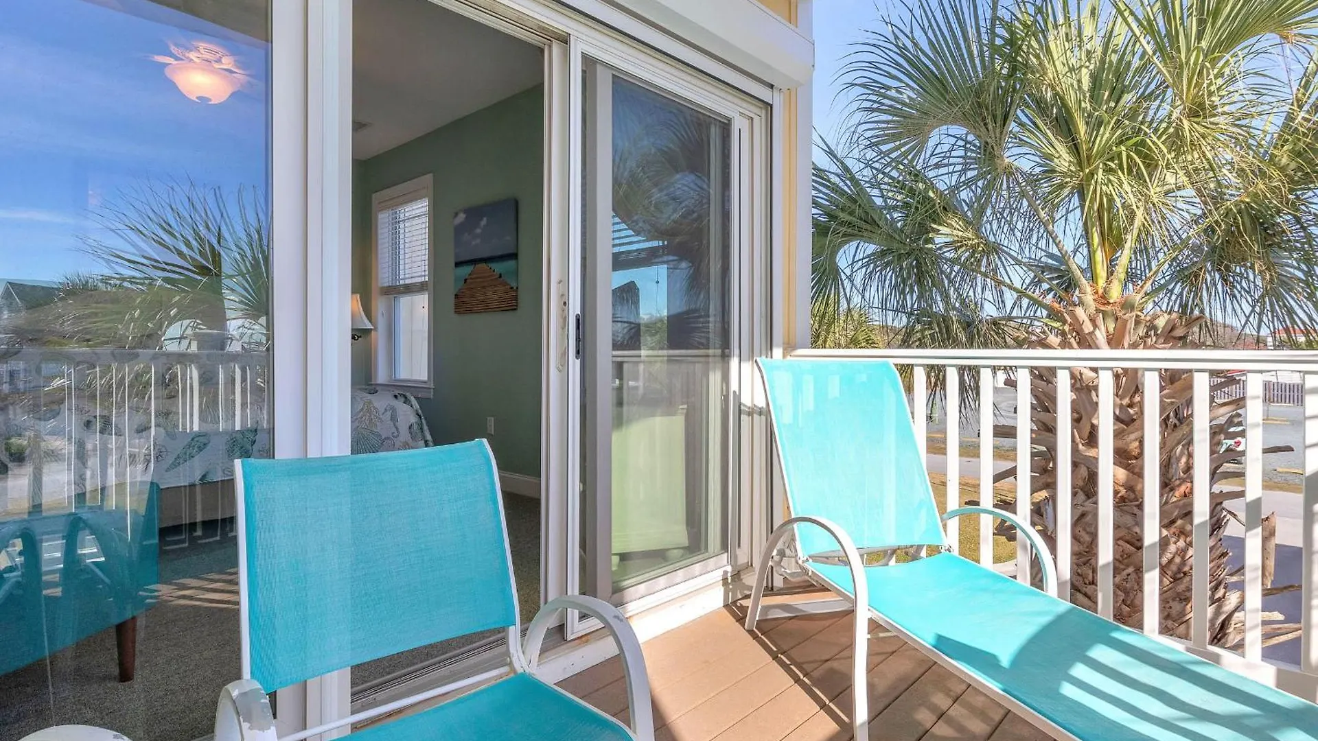 Holiday home Beats Working By *