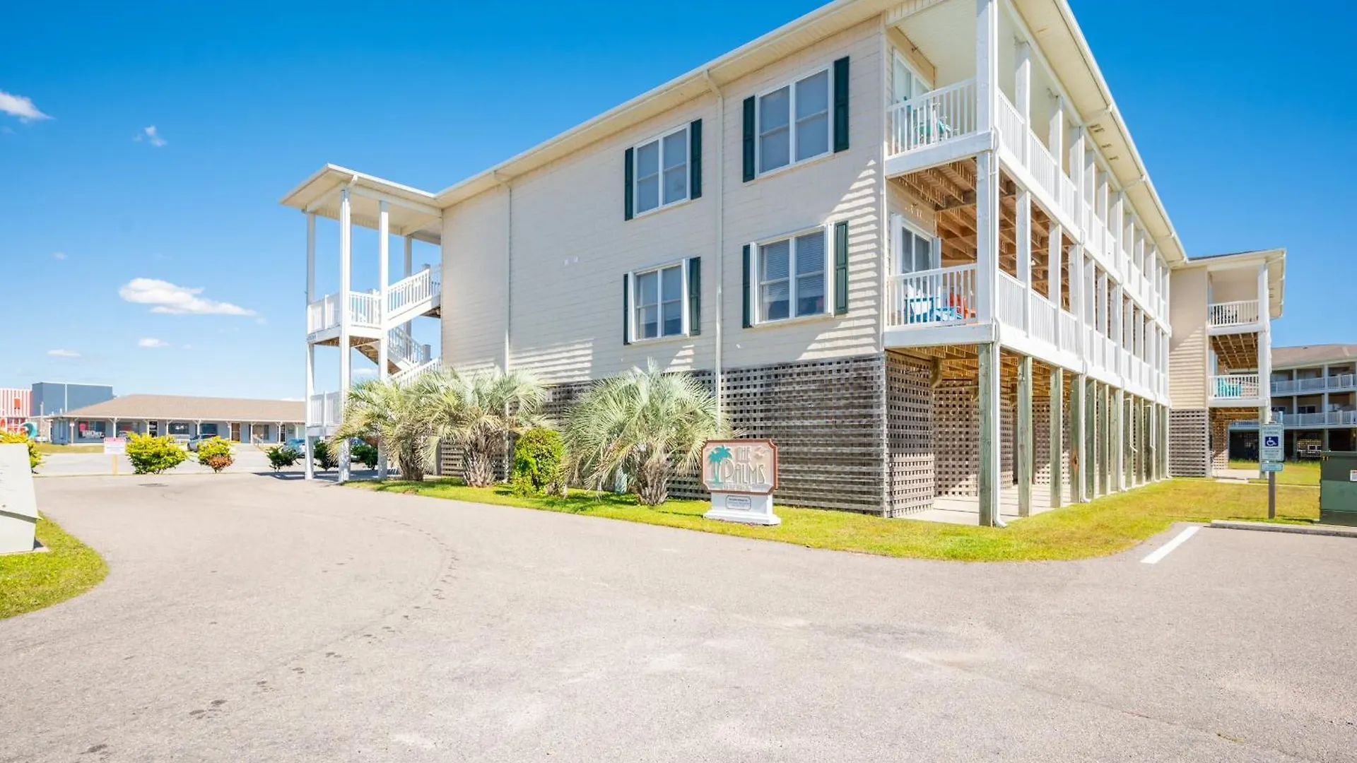 Holiday home Whispering Waves Oak Island