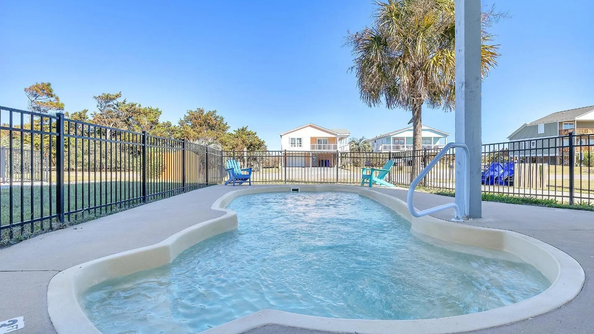 Holiday home Dont Worry Happy By Oak Island