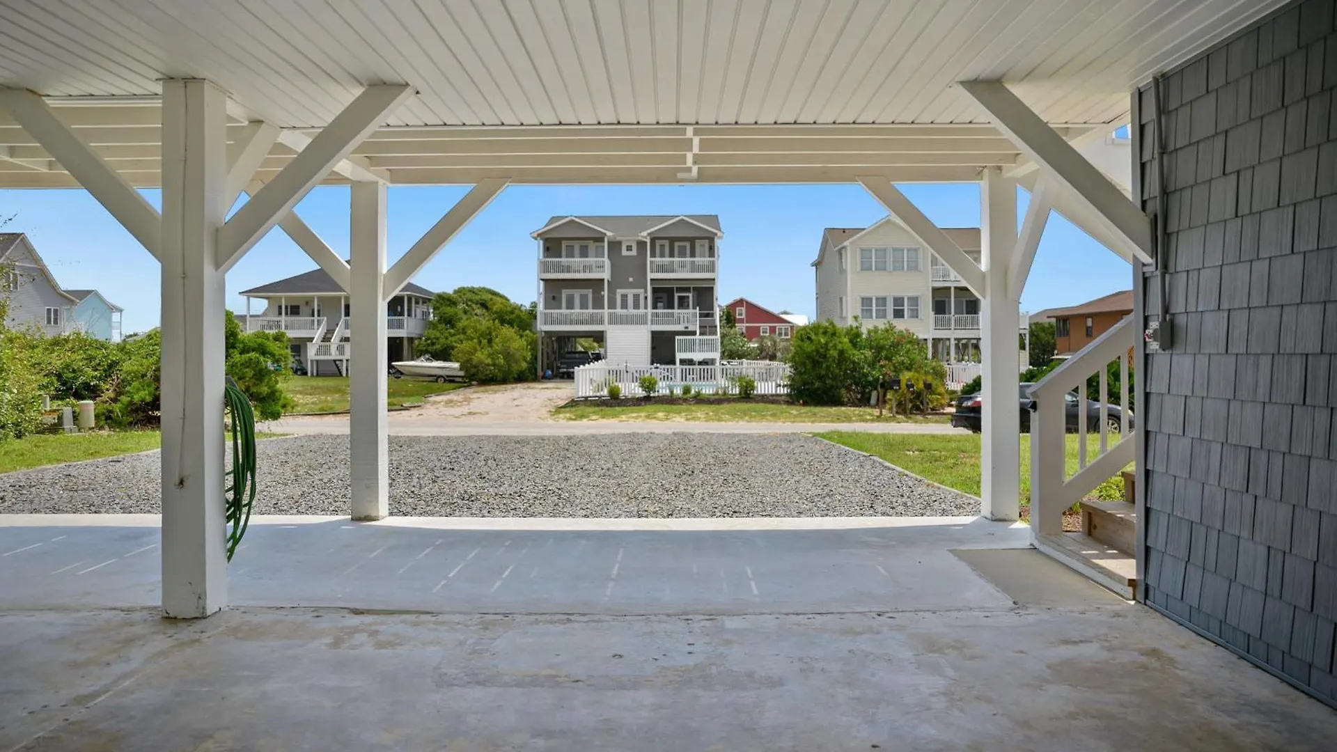 Holiday home Happier Than A Byrd With A French Fry Oak Island