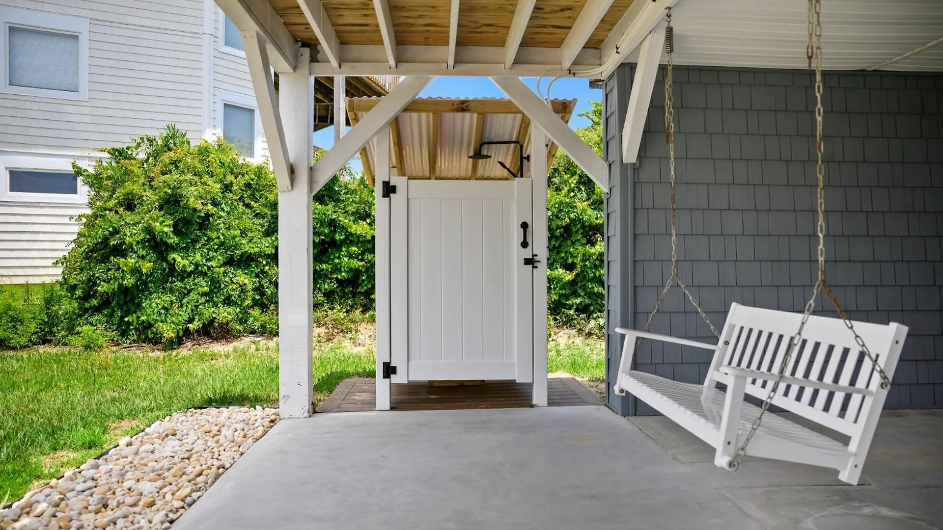 Happier Than A Byrd With A French Fry Holiday home Oak Island