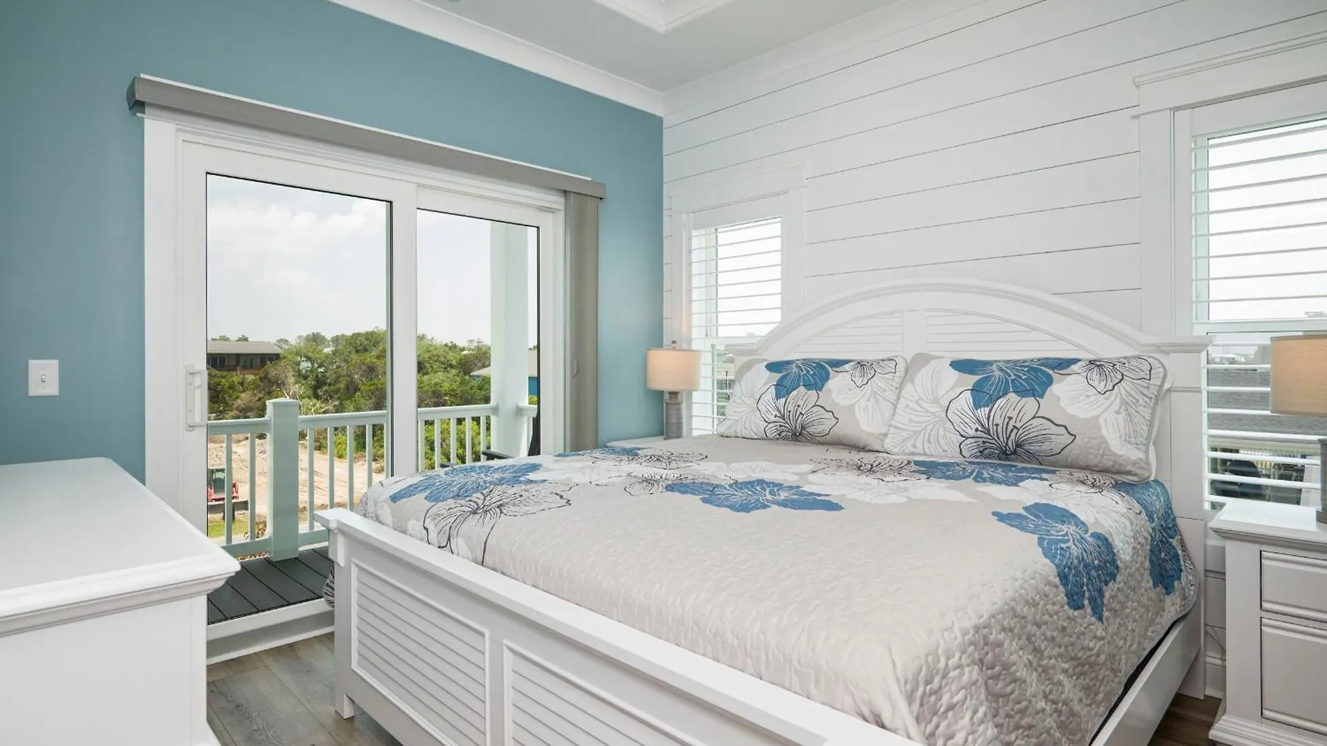 Tan And No Plan Holiday home Oak Island
