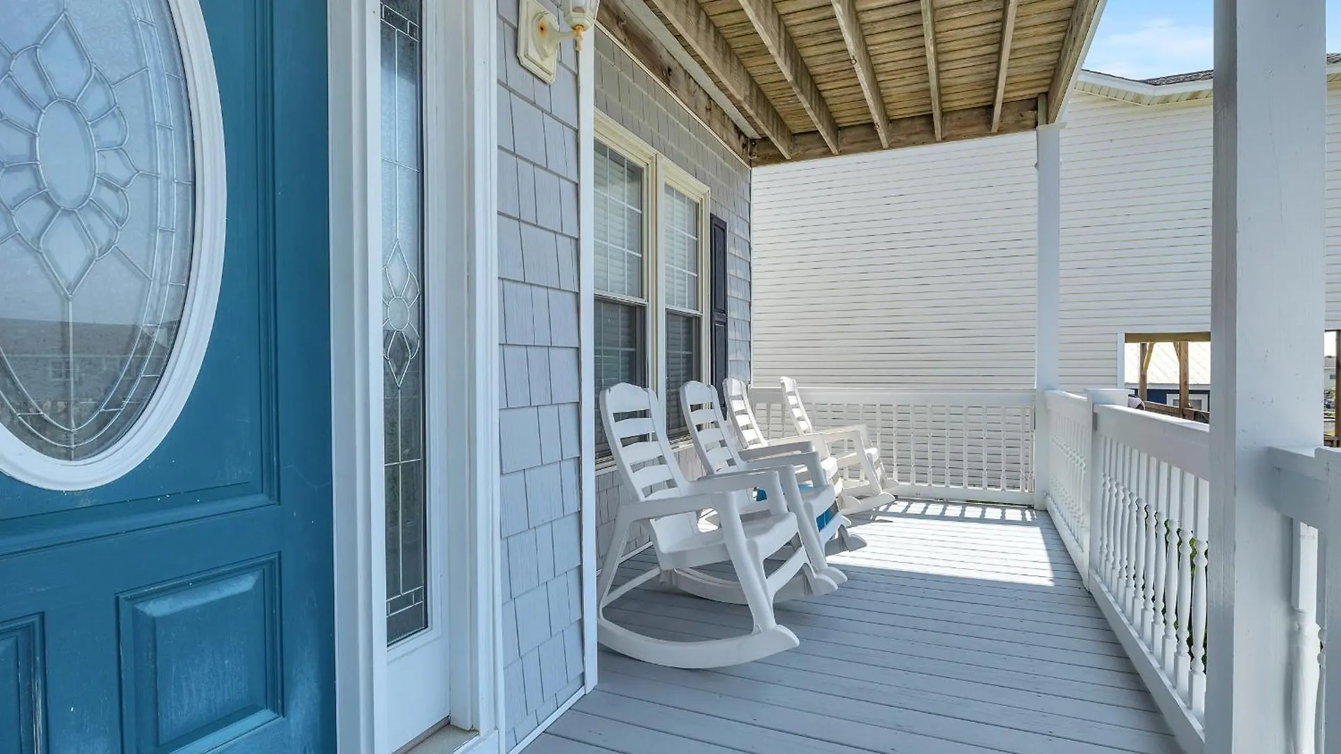 5 Buoys By Holiday home Oak Island