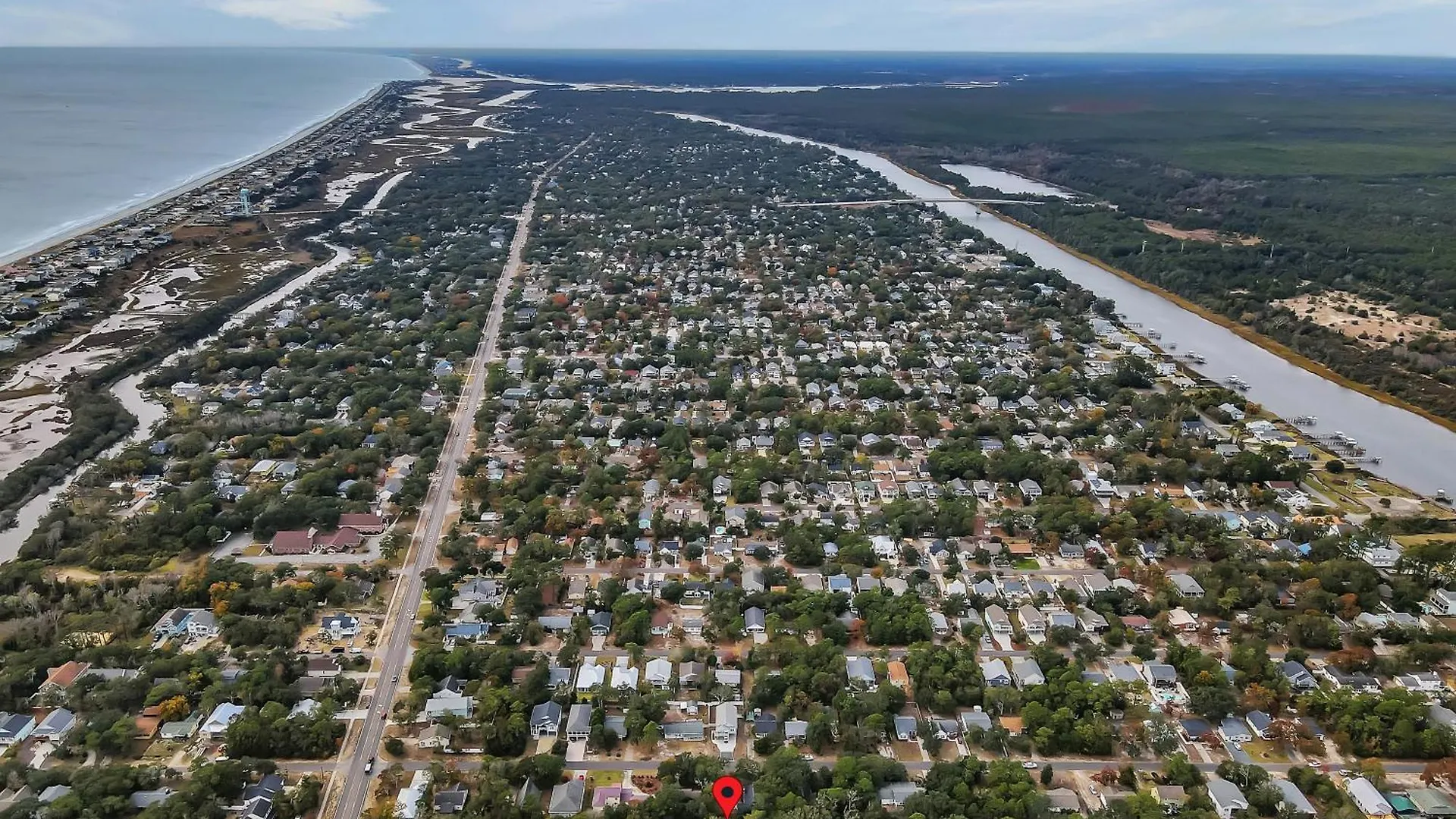 Beachy 3bd One Block From Scenic Walkway Holiday home Oak Island