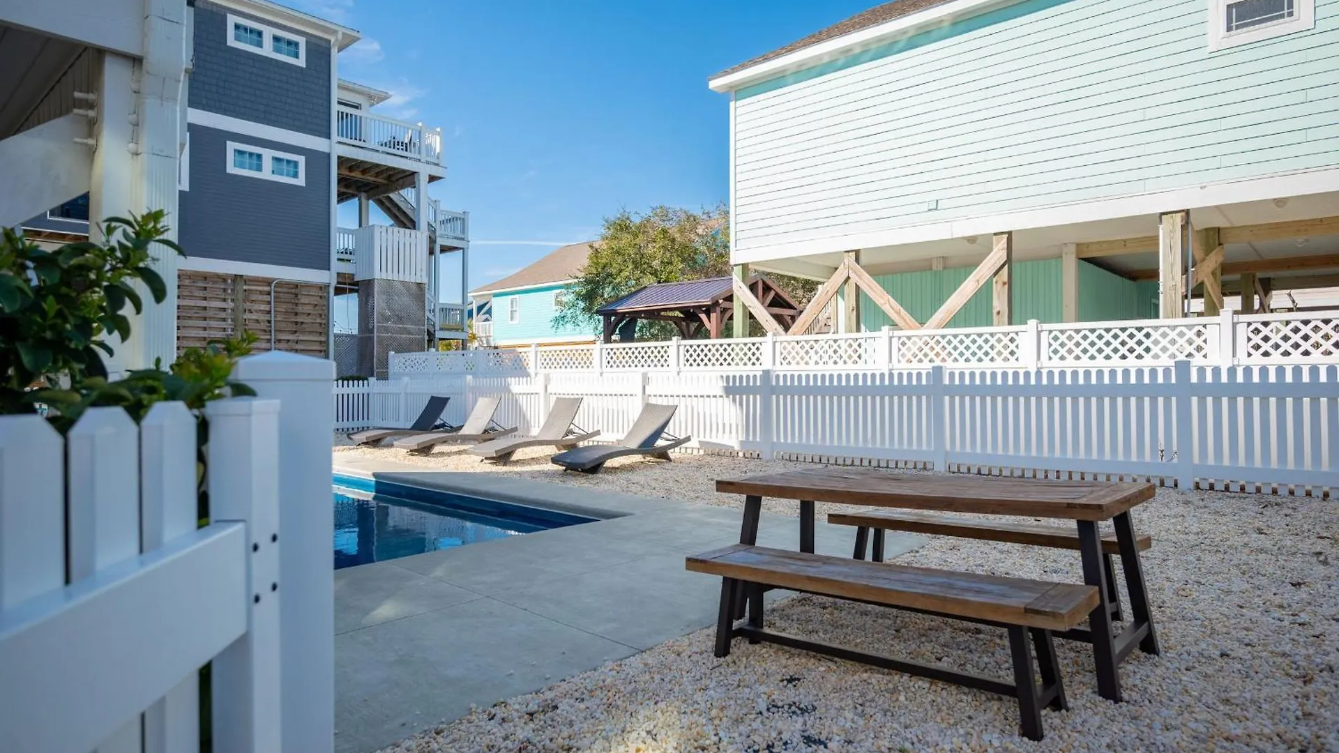 Panama Breeze Oak Island