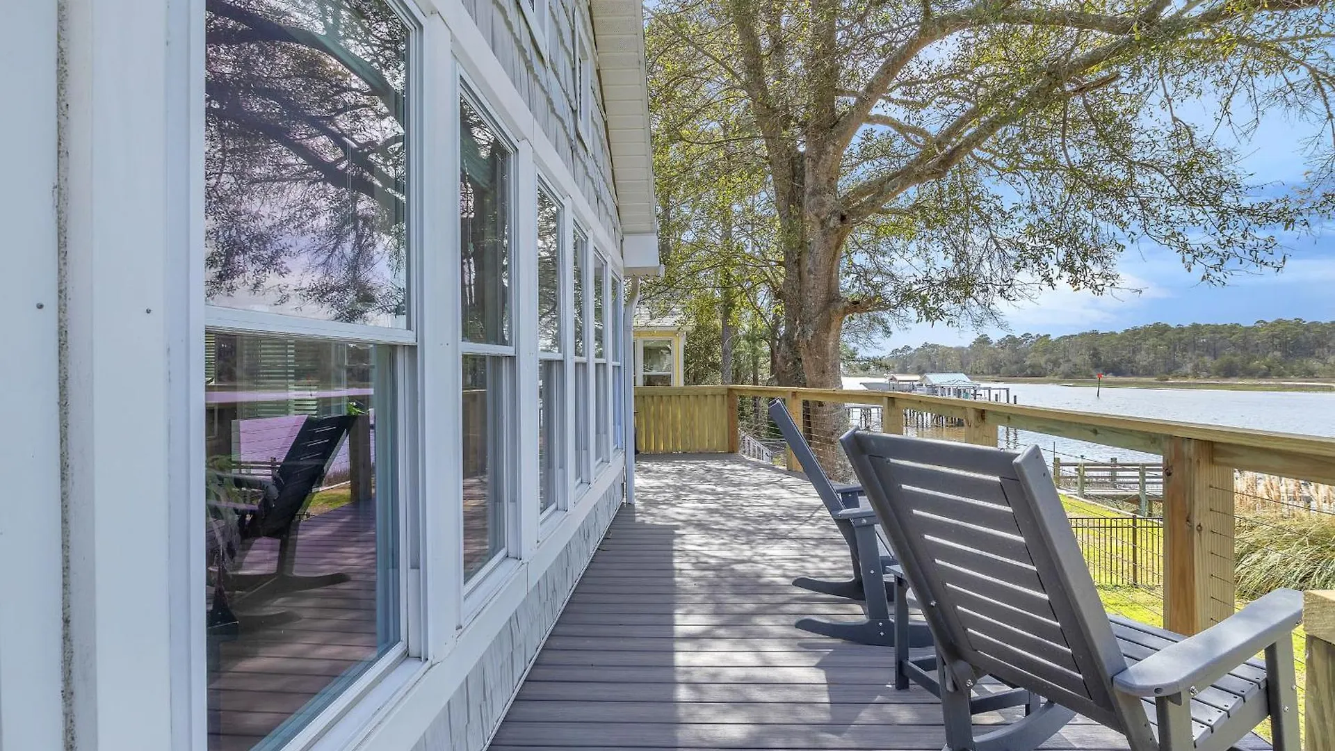 Yacht View * Oak Island