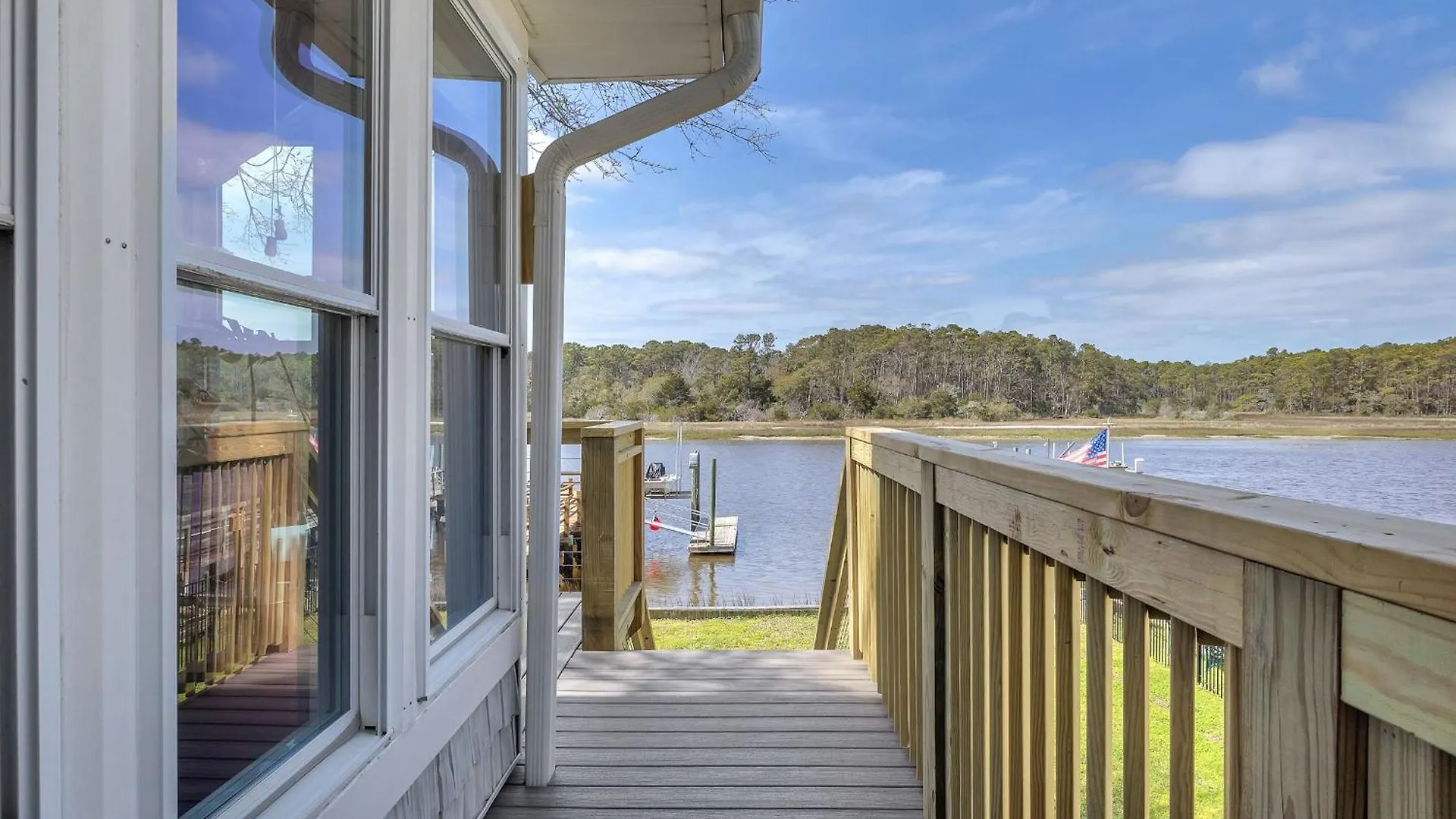 Yacht View Holiday home Oak Island