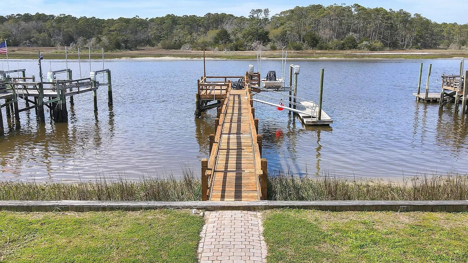 Yacht View * Oak Island