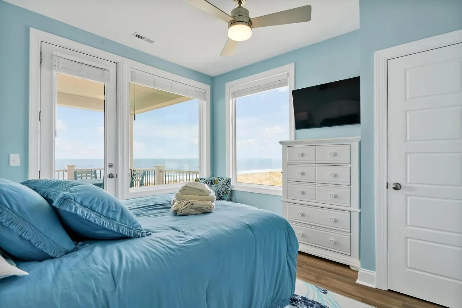 Aquila West Oak Island
