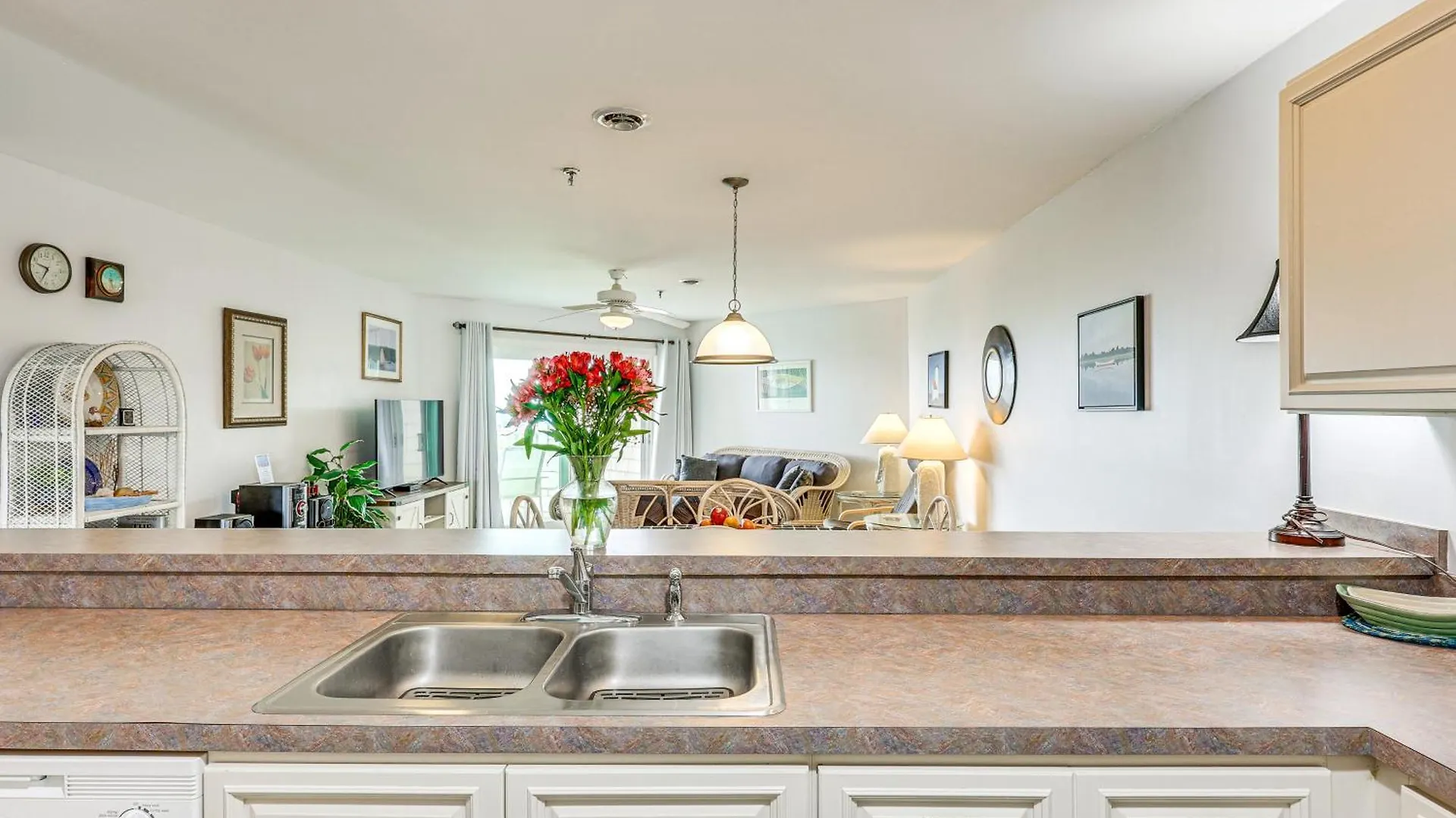 Apartment Beachfront With Community Pool *