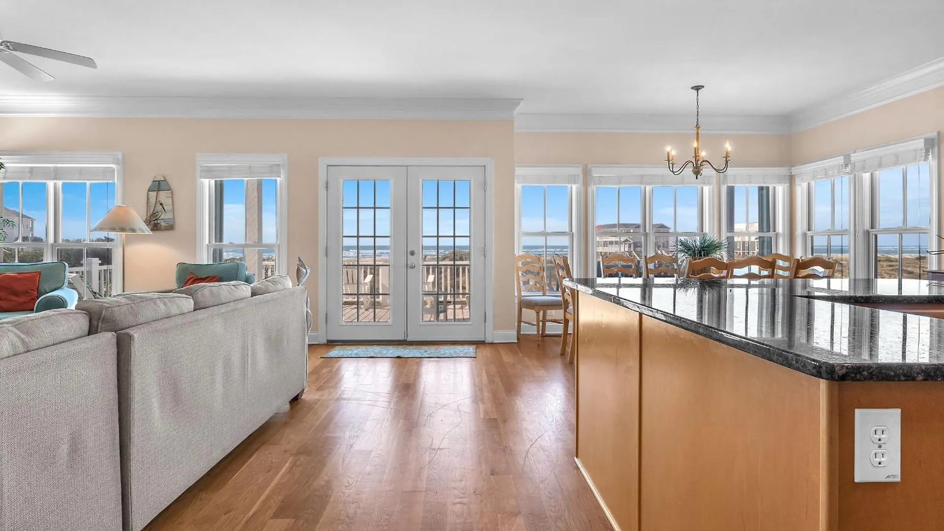 Emerald Breeze By Holiday home Oak Island