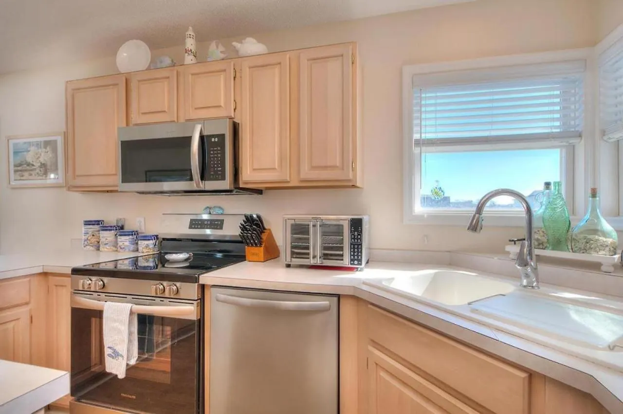 Blue Heaven By The Sea Holiday home Oak Island