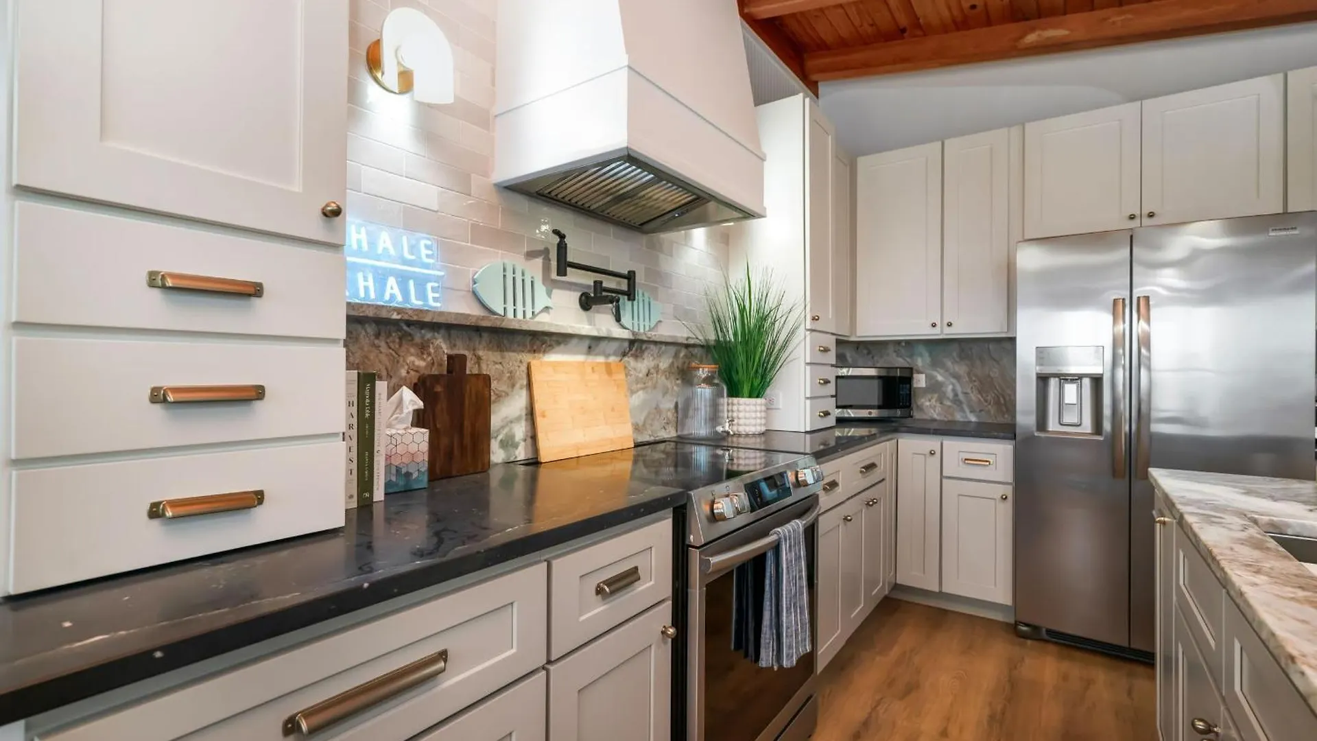A Shore Place By Holiday home