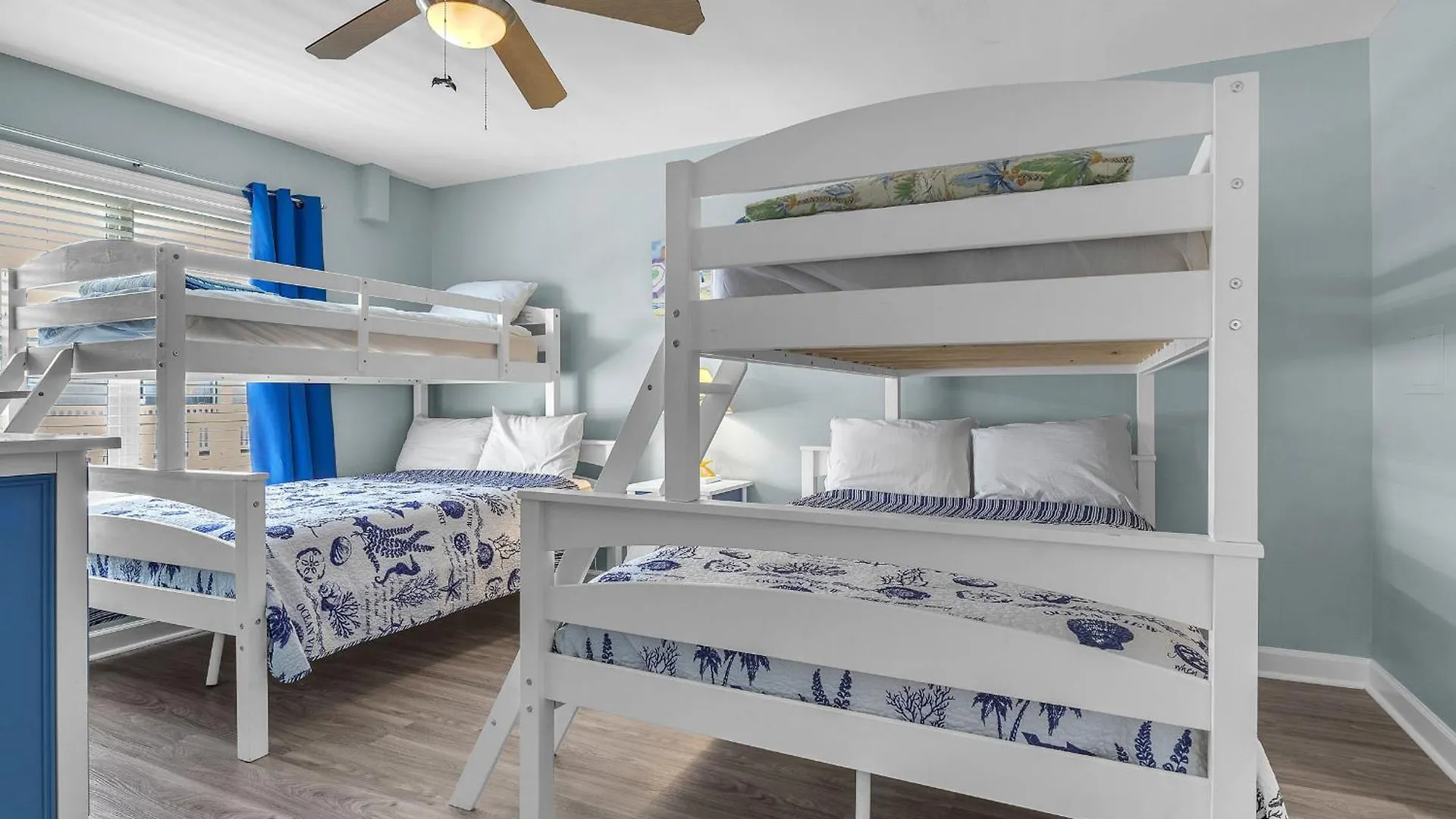 Holiday home Dolphy Daze Oak Island