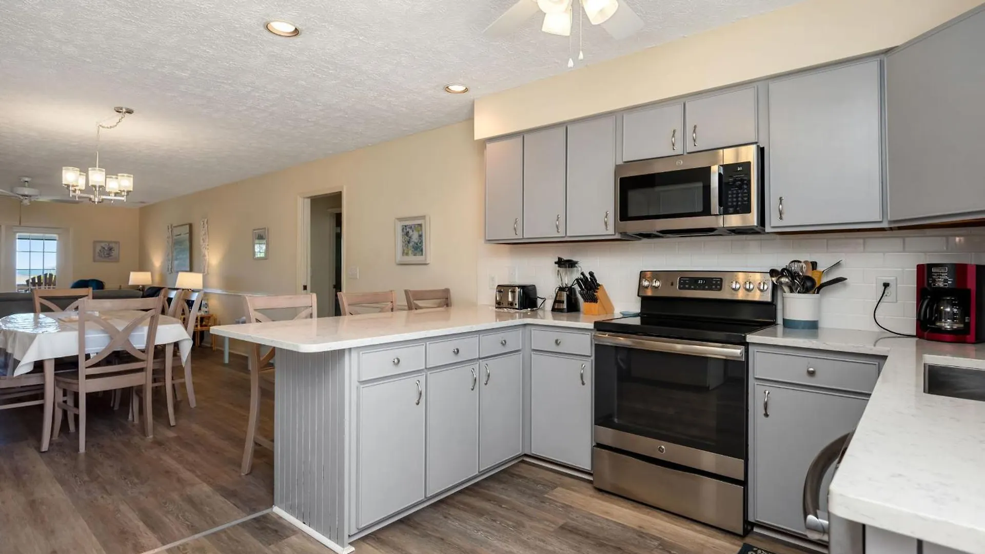 Pelican Palace By Oak Island