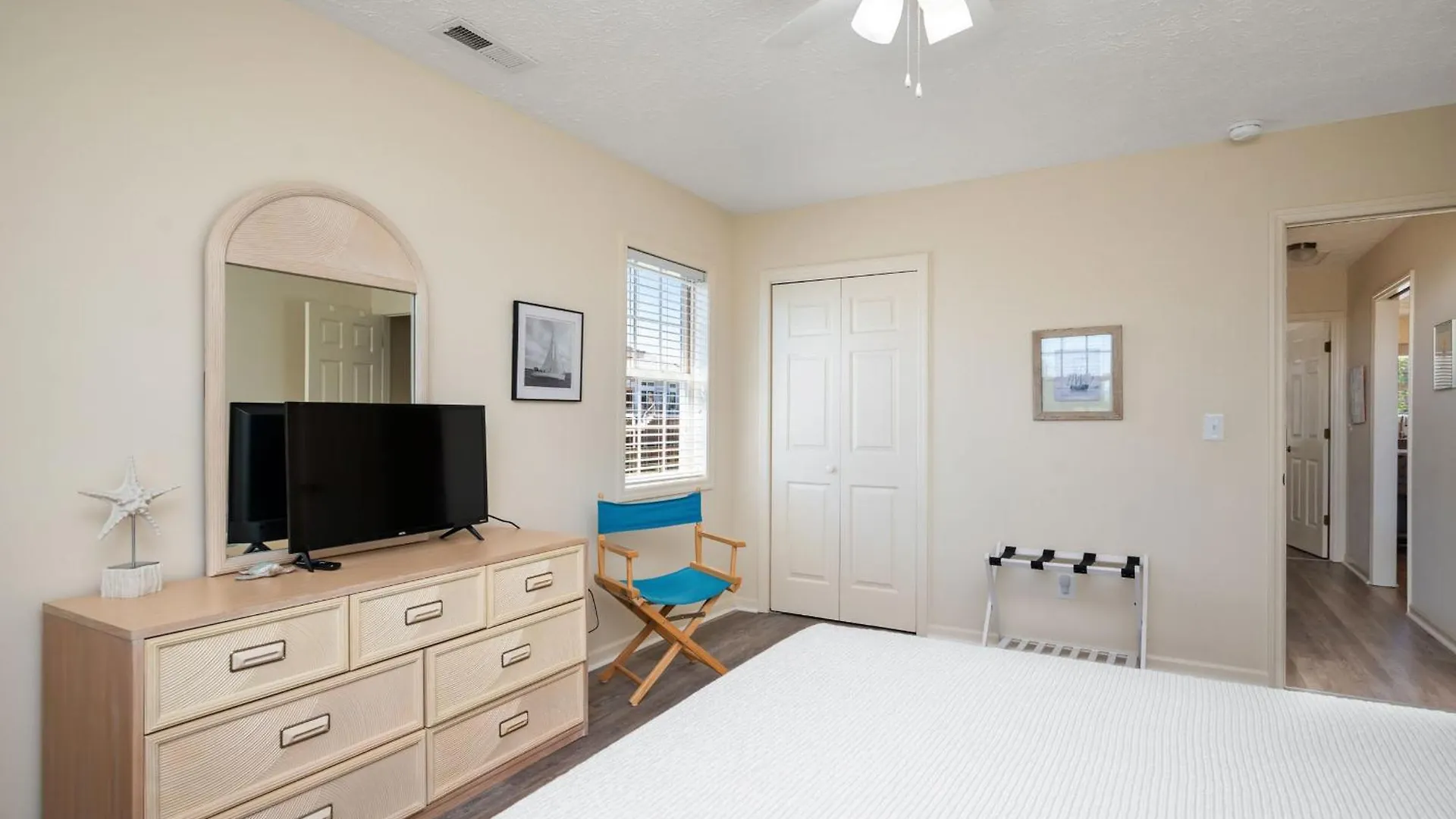 Pelican Palace By Oak Island