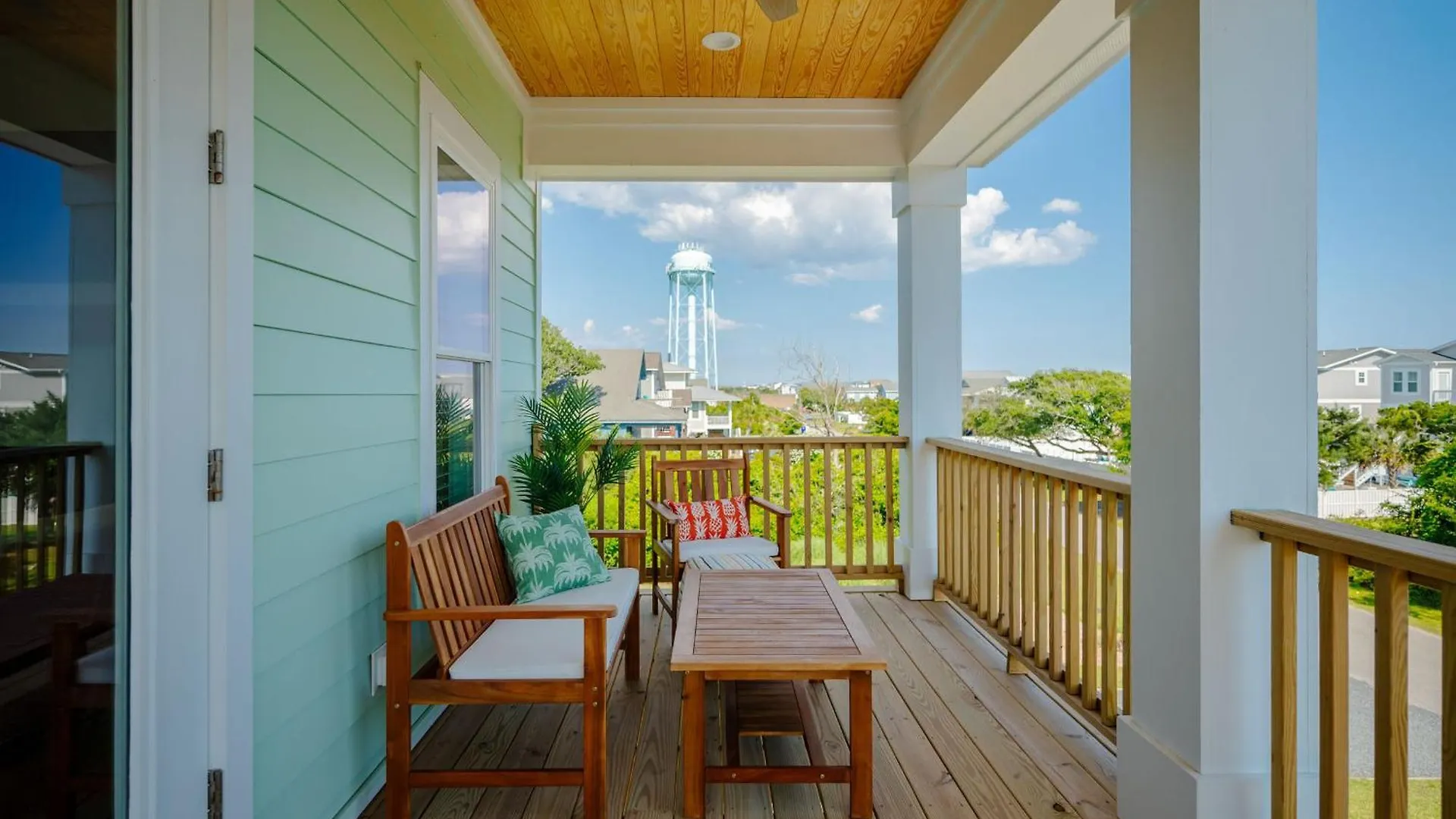Sands On Deck Holiday home Oak Island