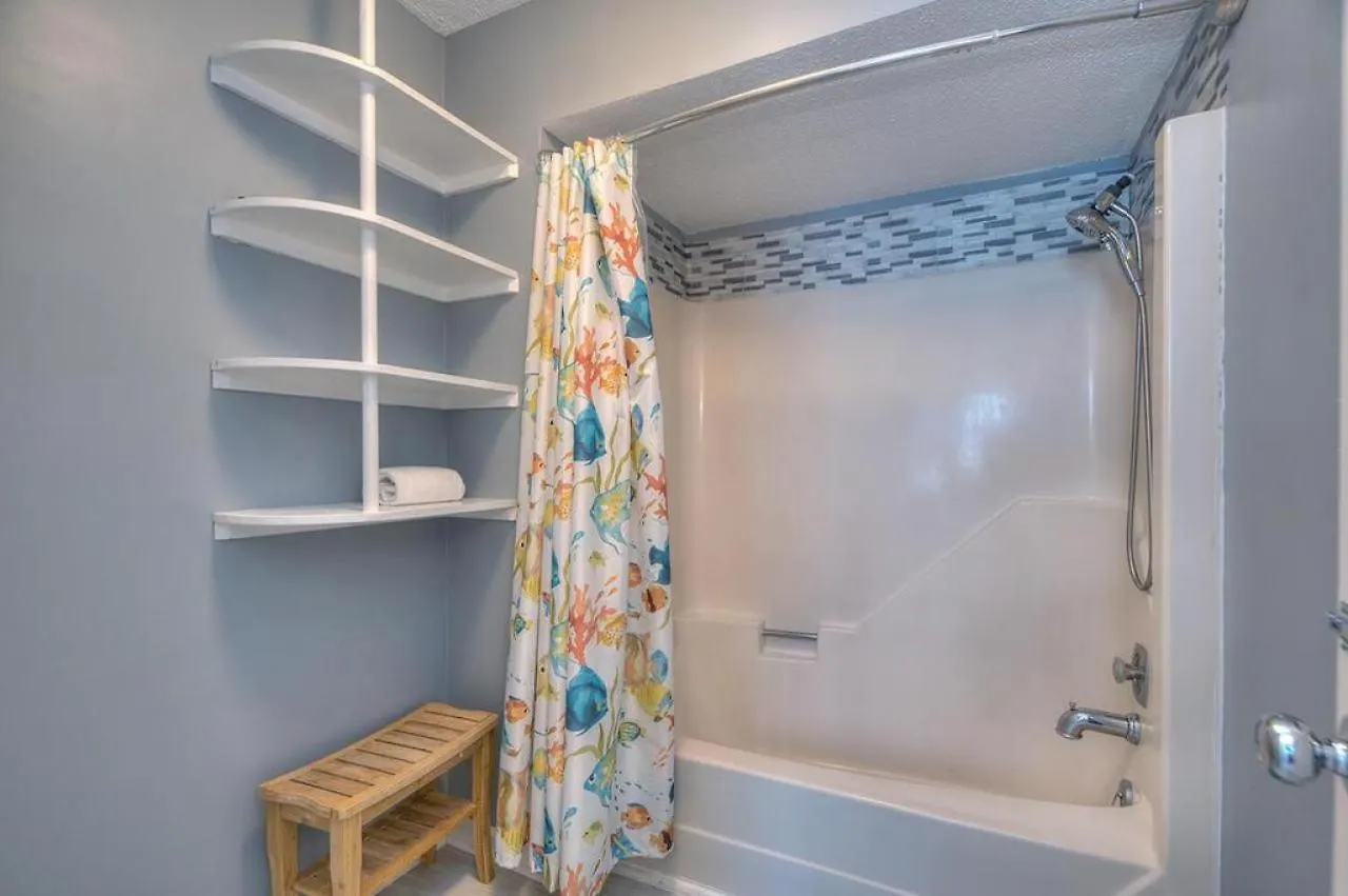 Holiday home Lucky Enough Oak Island