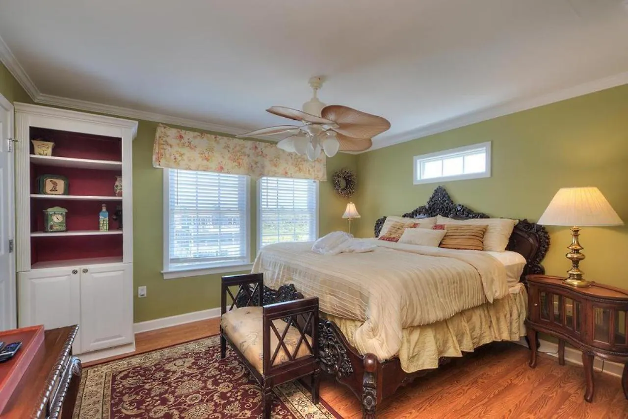 Holiday home Rose Dew Oak Island
