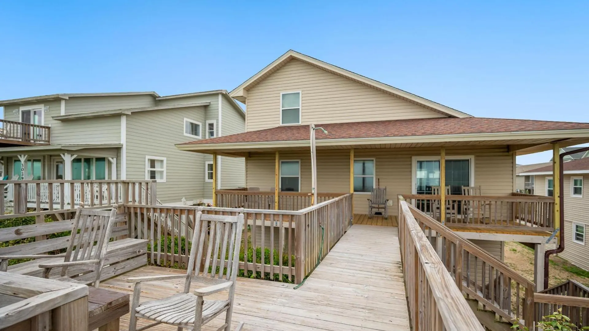 Ocean Breezes - * Oak Island