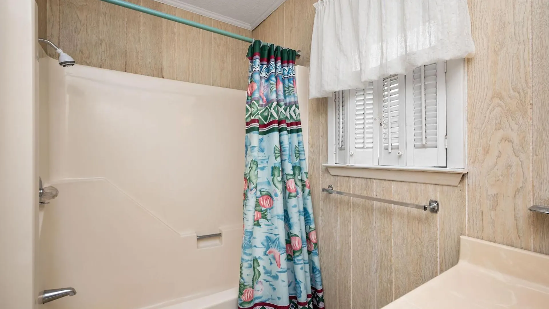Ocean Breezes - * Oak Island