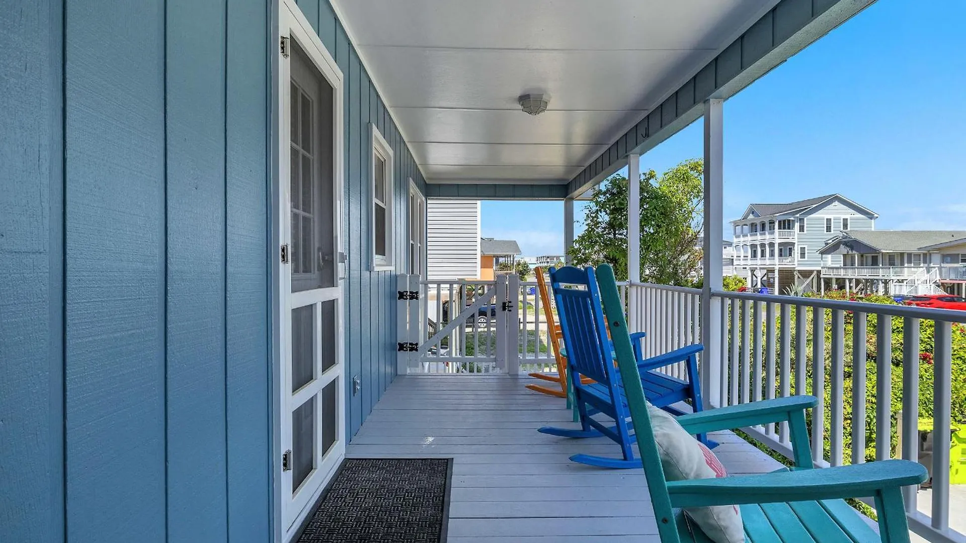 Breeze By Holiday home