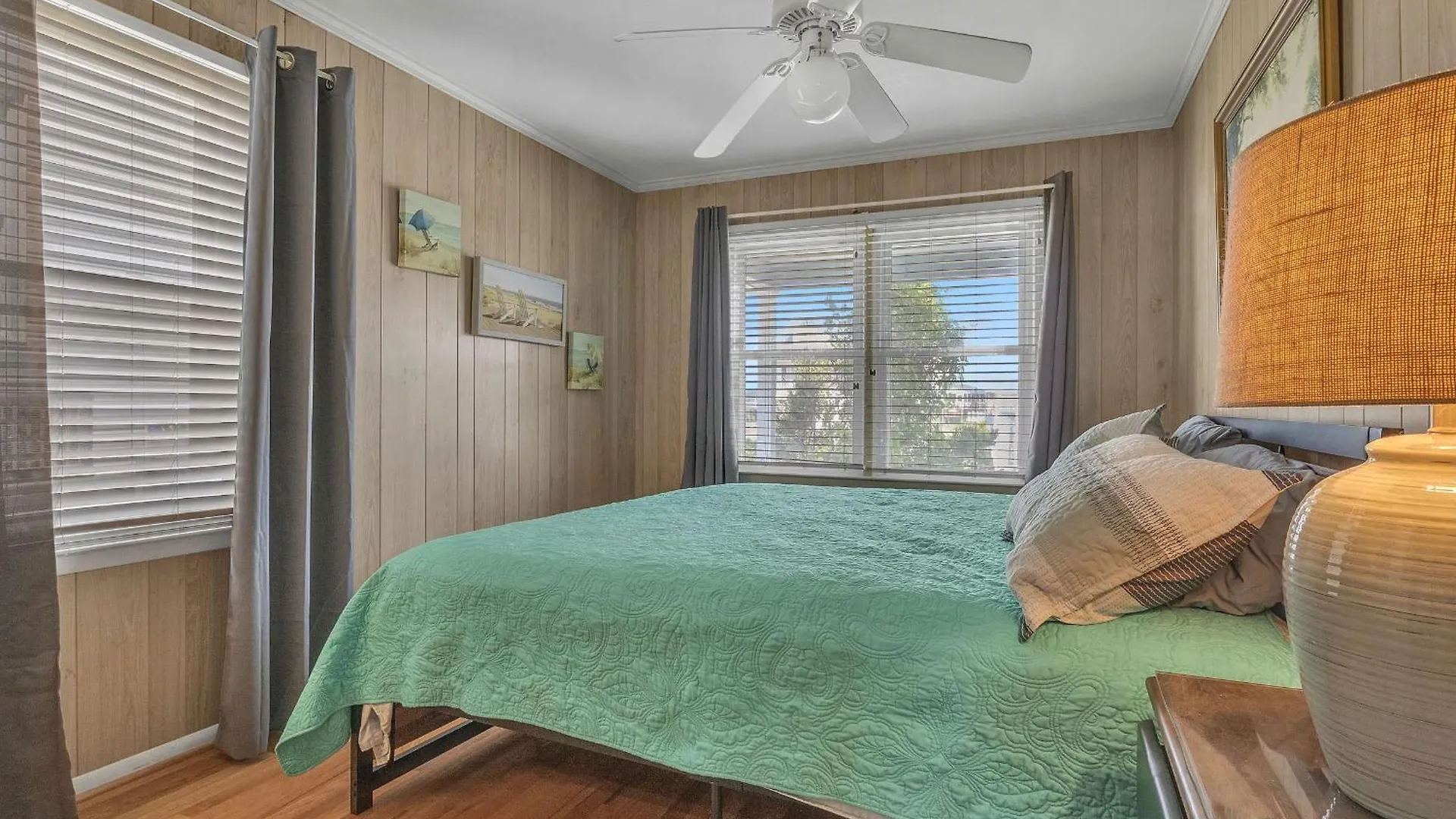 Breeze By Holiday home