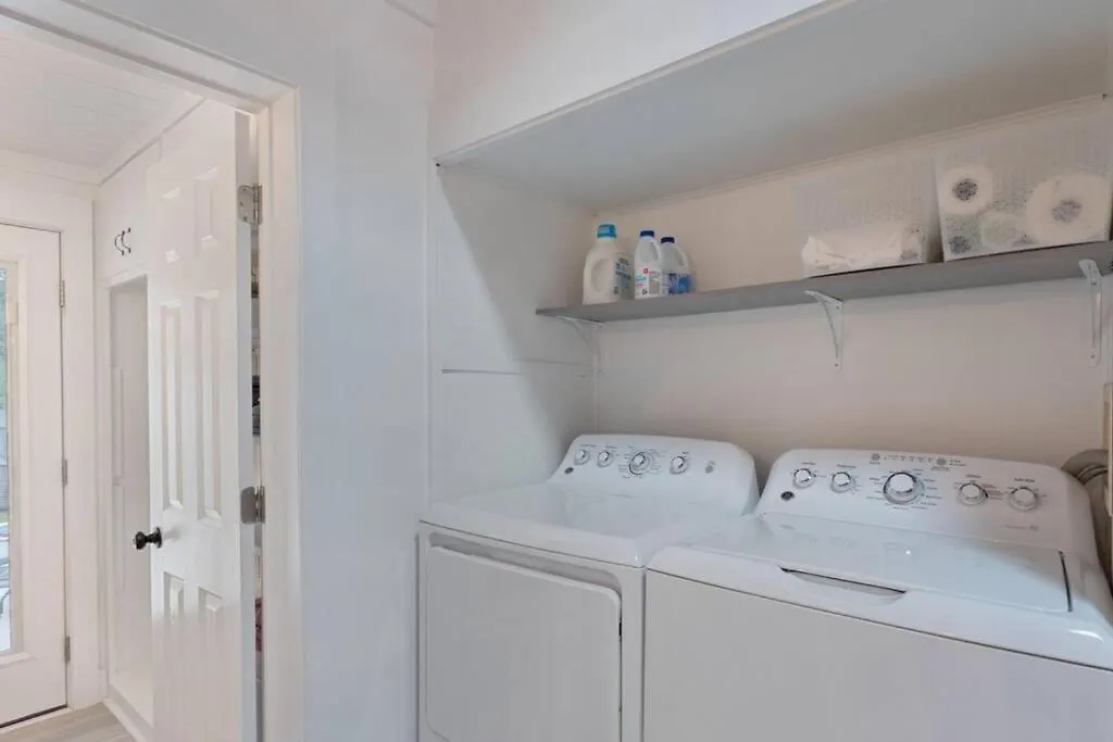 Holiday home Charming 1960s Cottage, 5 Min Walk To And Shops