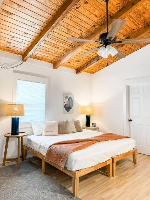 Holiday home Charming 1960s Cottage, 5 Min Walk To And Shops