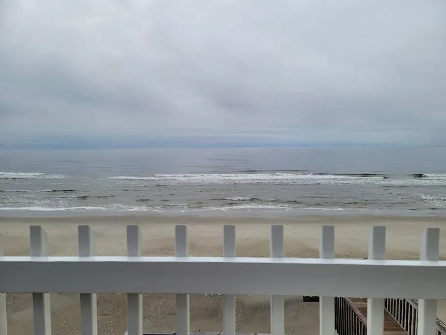 Holiday home Tropic Like Its Hot Oceanfront House Oak Island