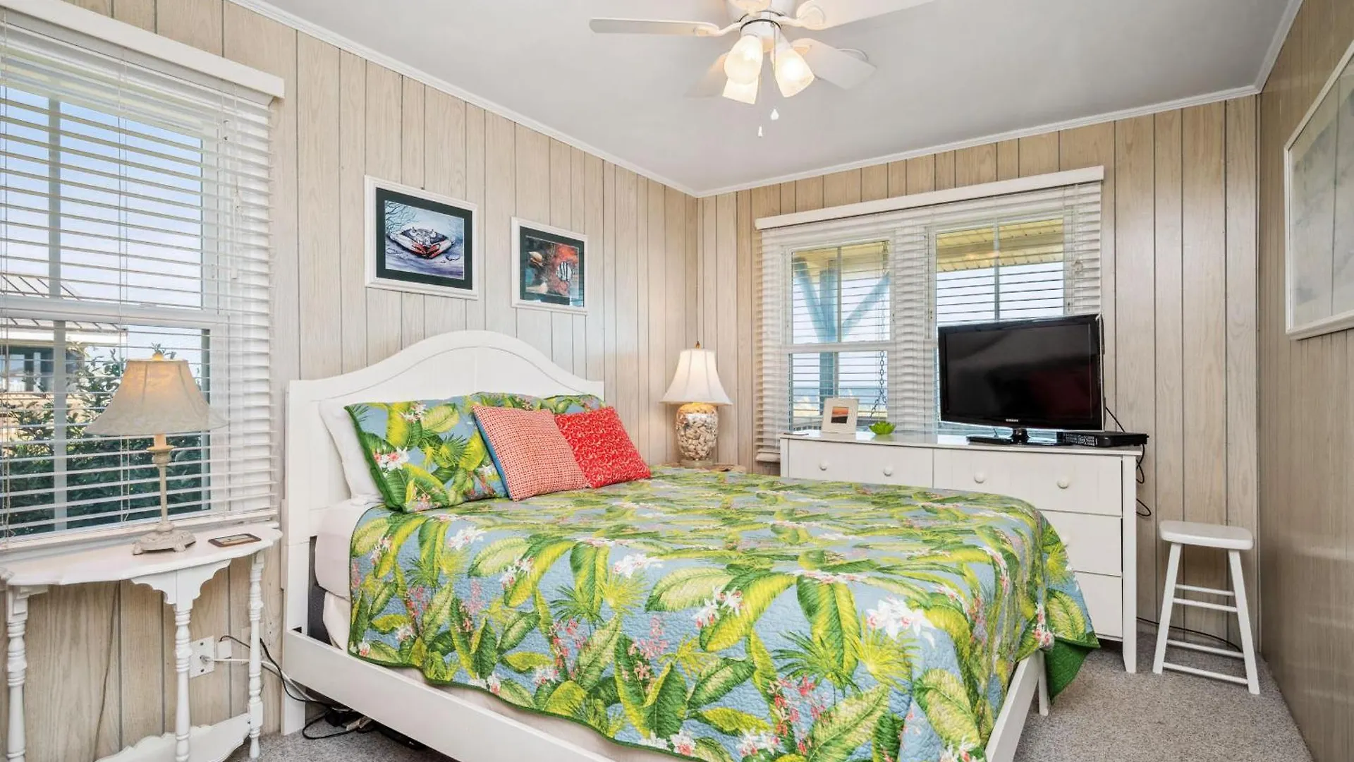 Holiday home Surfsong By