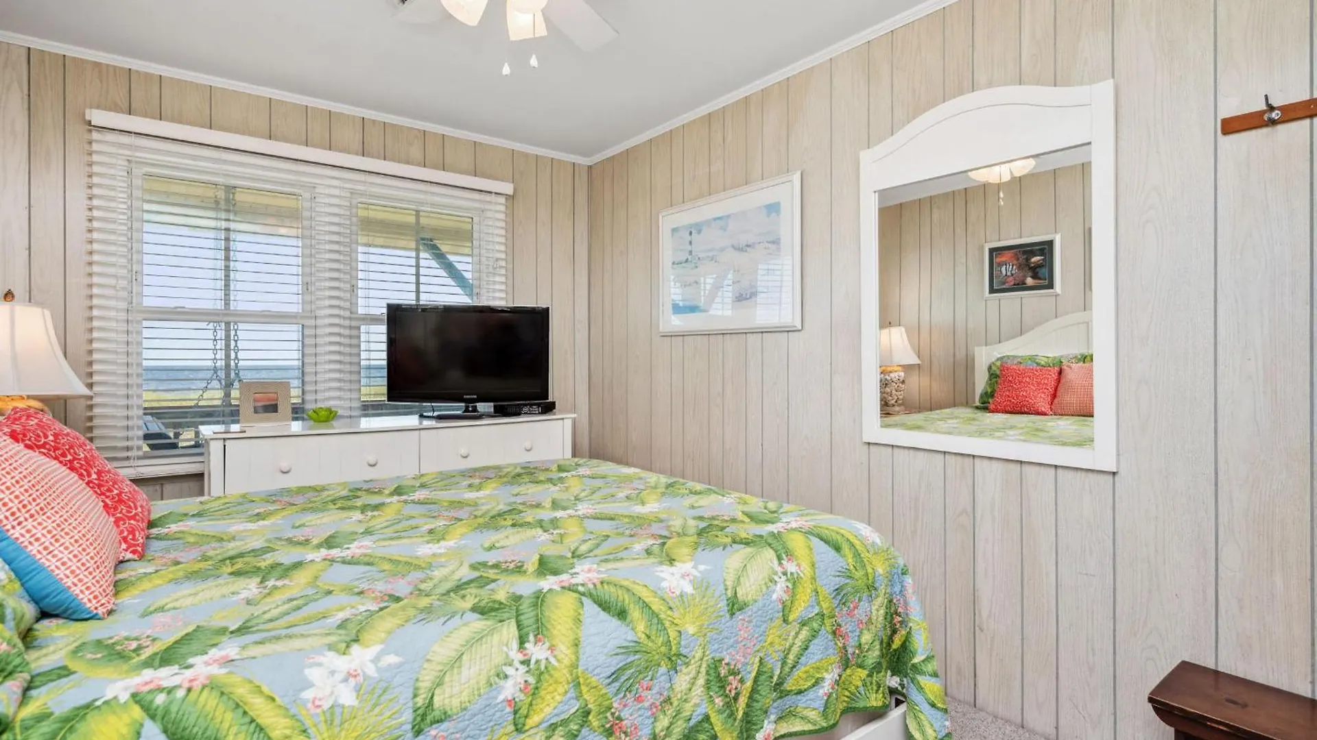 Holiday home Surfsong By Oak Island
