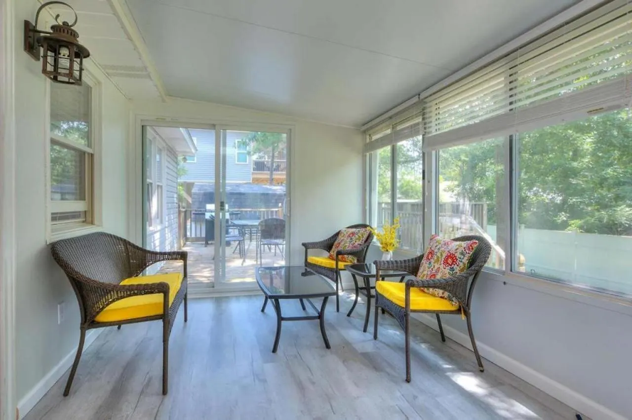 Livin' The Dream Holiday home Oak Island