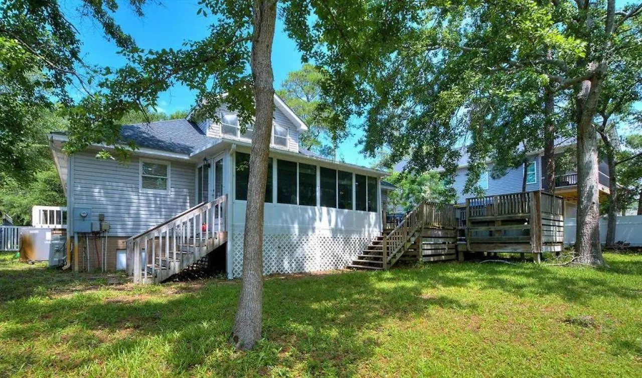 Livin' The Dream Holiday home Oak Island