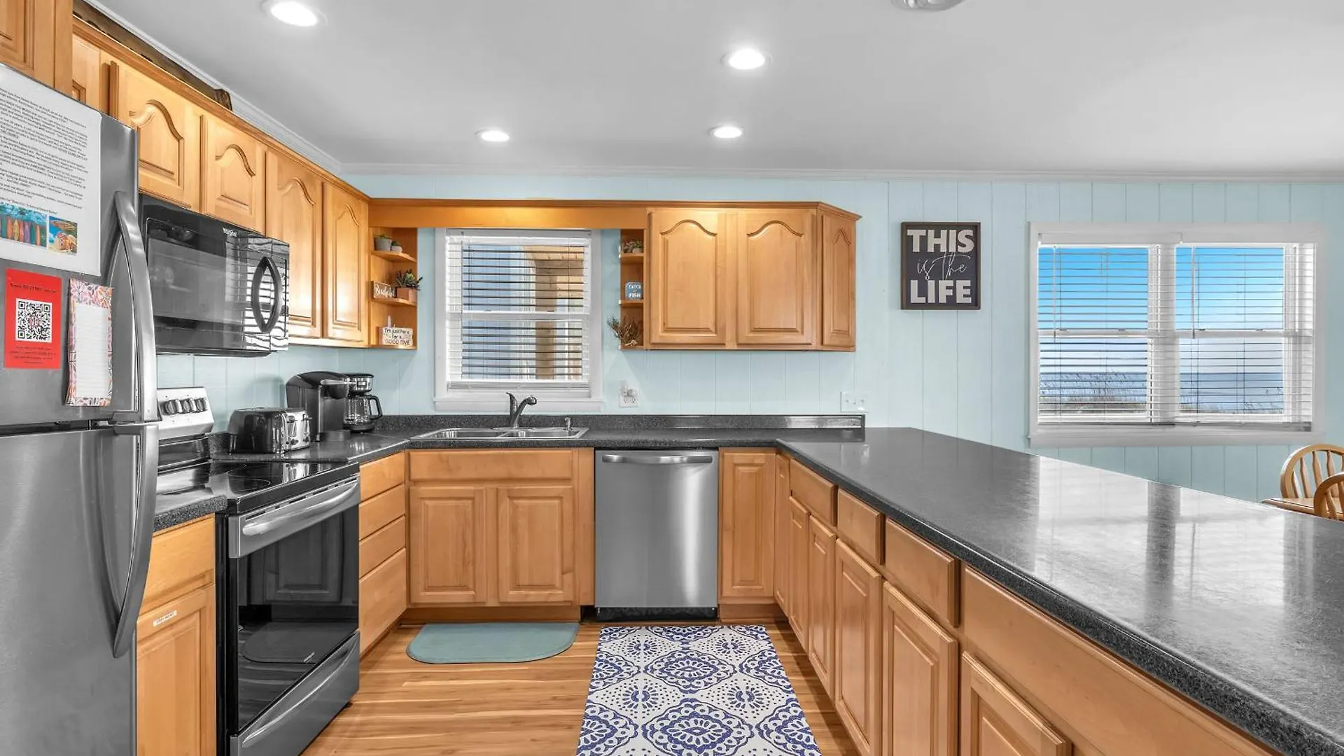 Amazing Oceanfront House - 4 Bedrooms - 2 Full Bathrooms - 1 Half Bath *