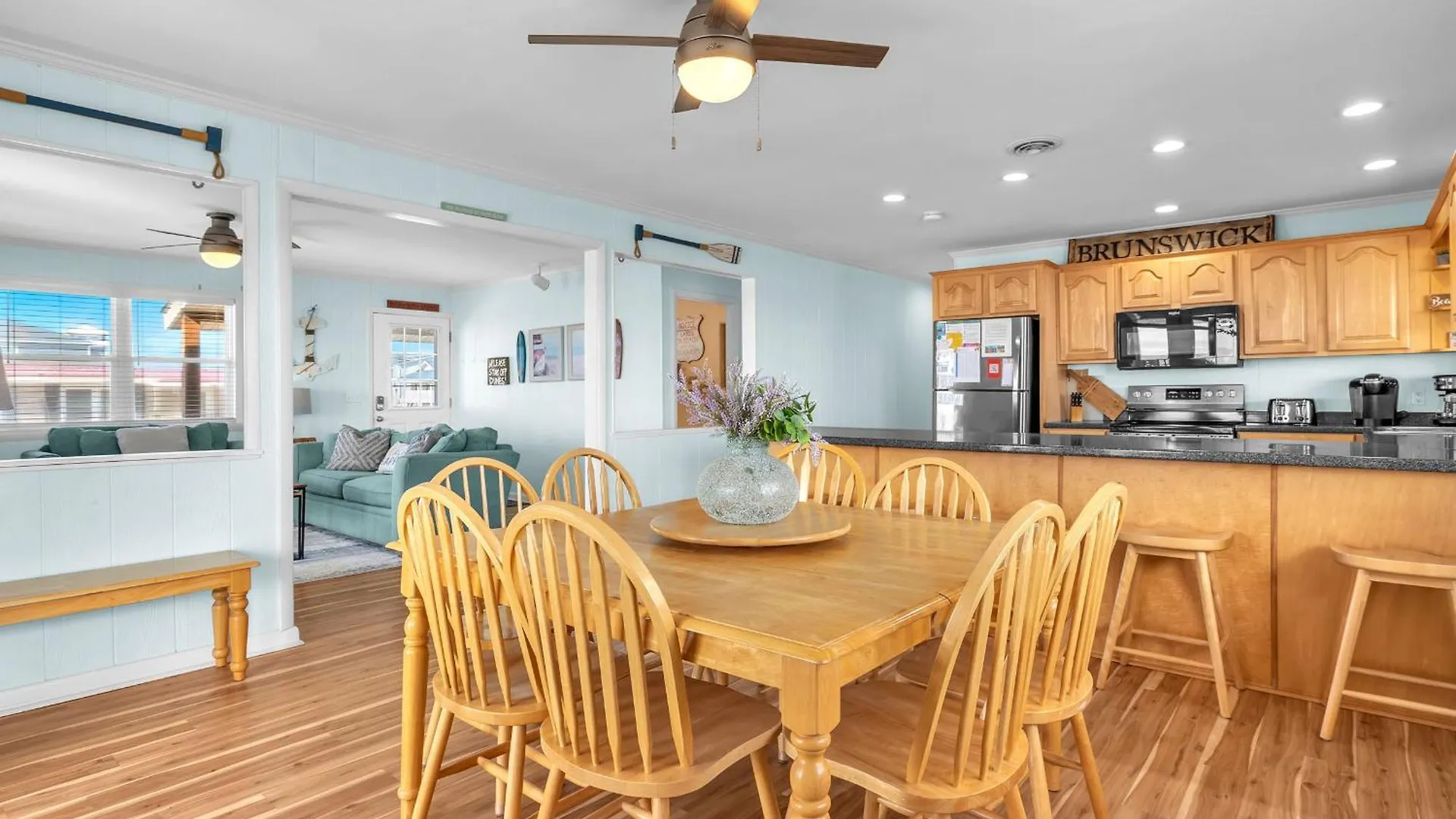 Holiday home Amazing Oceanfront House - 4 Bedrooms - 2 Full Bathrooms - 1 Half Bath