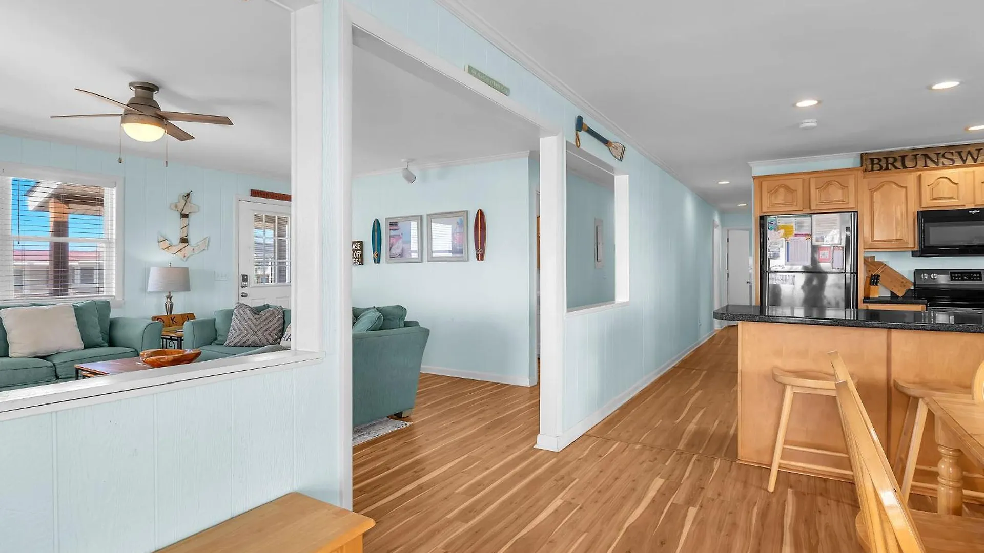 Amazing Oceanfront House - 4 Bedrooms - 2 Full Bathrooms - 1 Half Bath Holiday home *