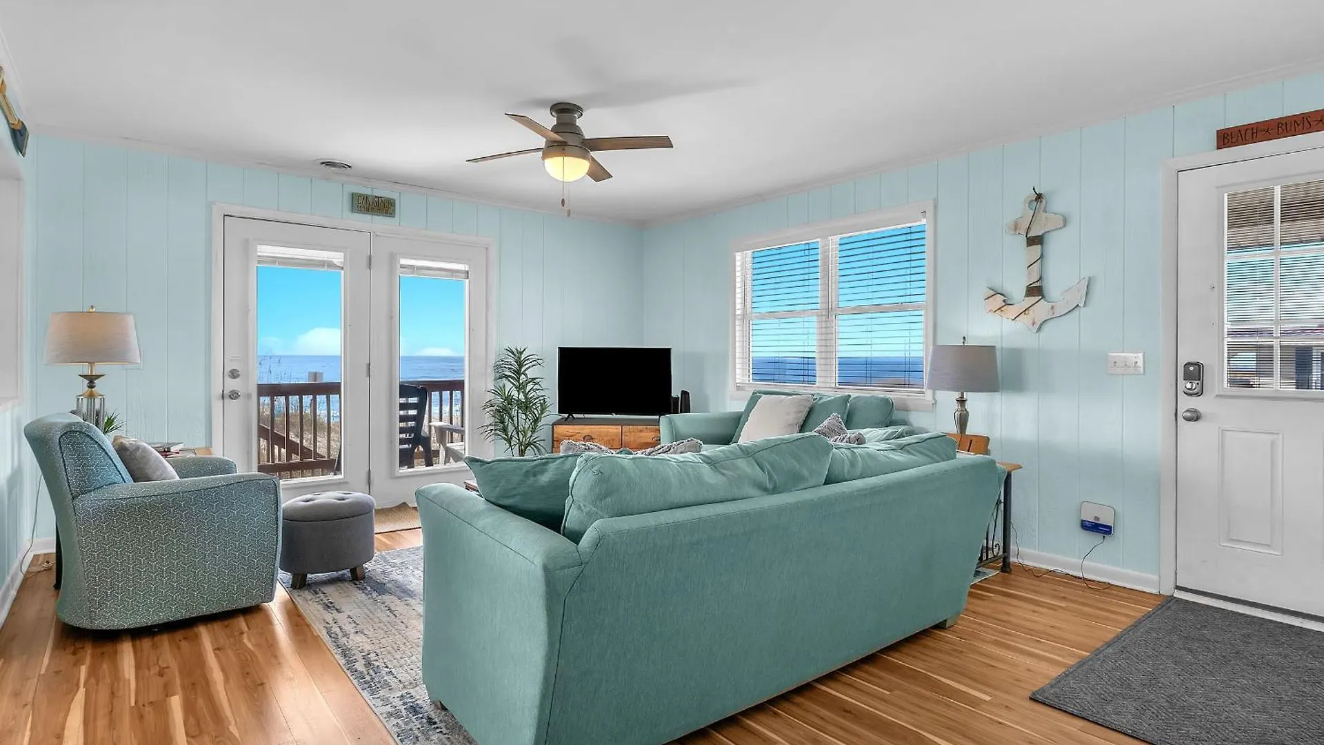 Holiday home Amazing Oceanfront House - 4 Bedrooms - 2 Full Bathrooms - 1 Half Bath *