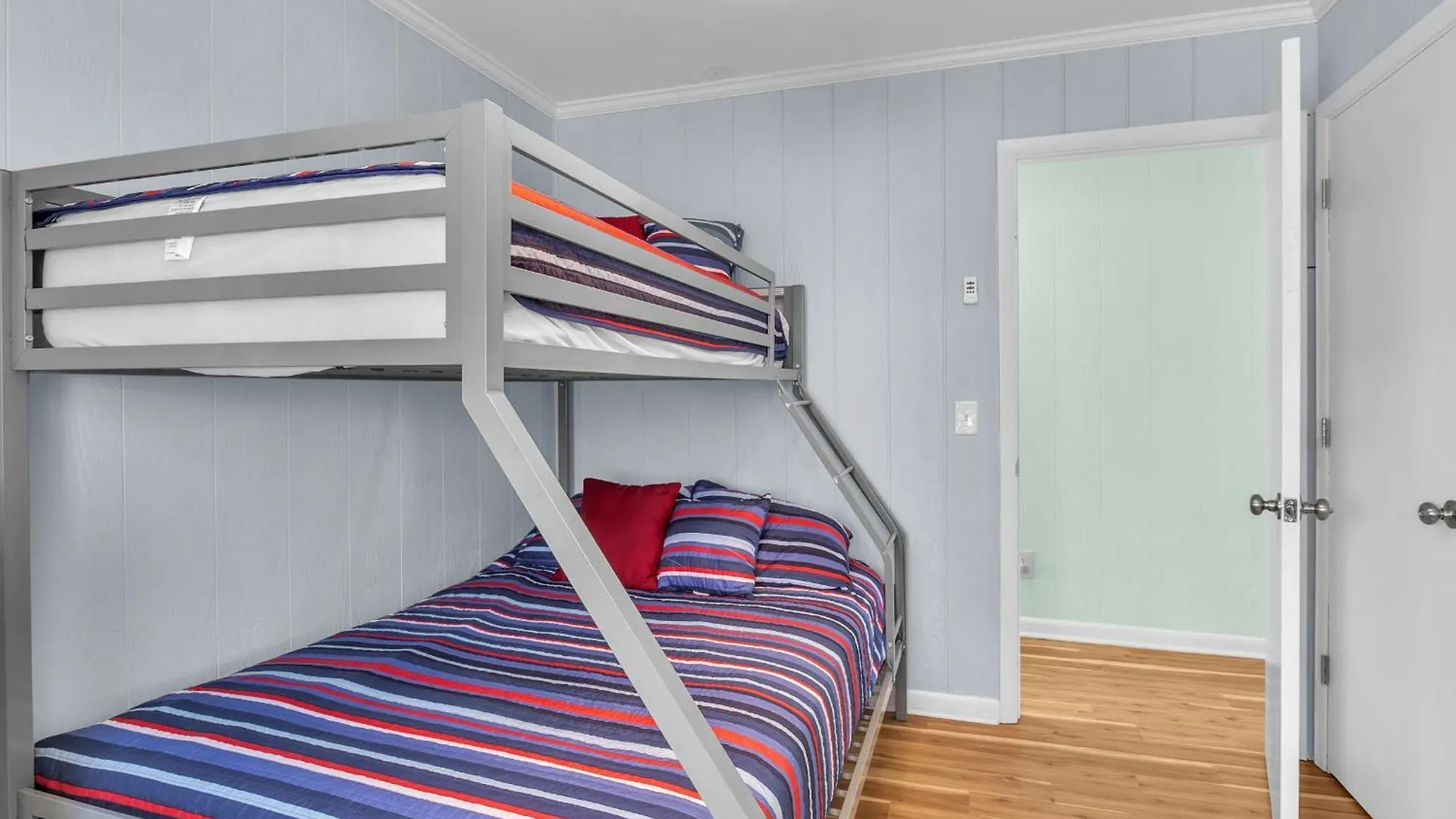 Amazing Oceanfront House - 4 Bedrooms - 2 Full Bathrooms - 1 Half Bath Oak Island