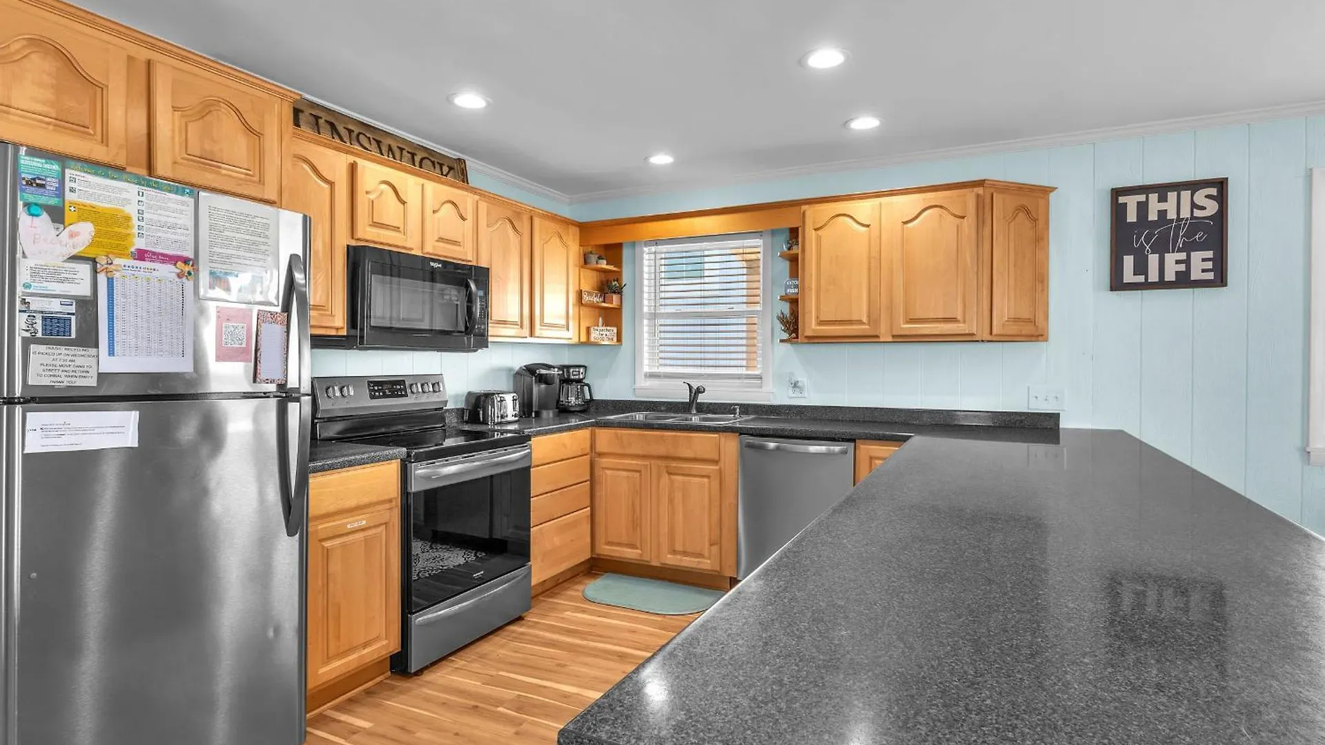 Amazing Oceanfront House - 4 Bedrooms - 2 Full Bathrooms - 1 Half Bath * Oak Island