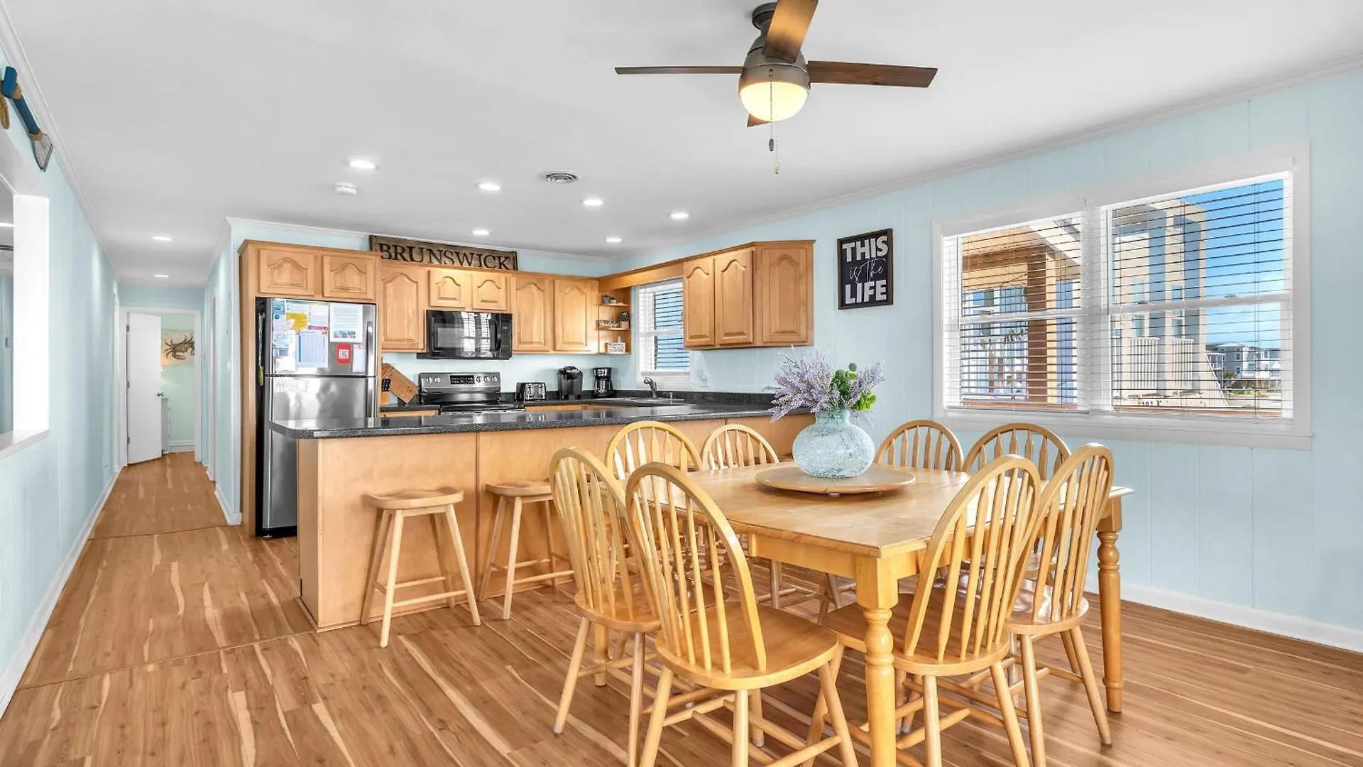 Holiday home Amazing Oceanfront House - 4 Bedrooms - 2 Full Bathrooms - 1 Half Bath *