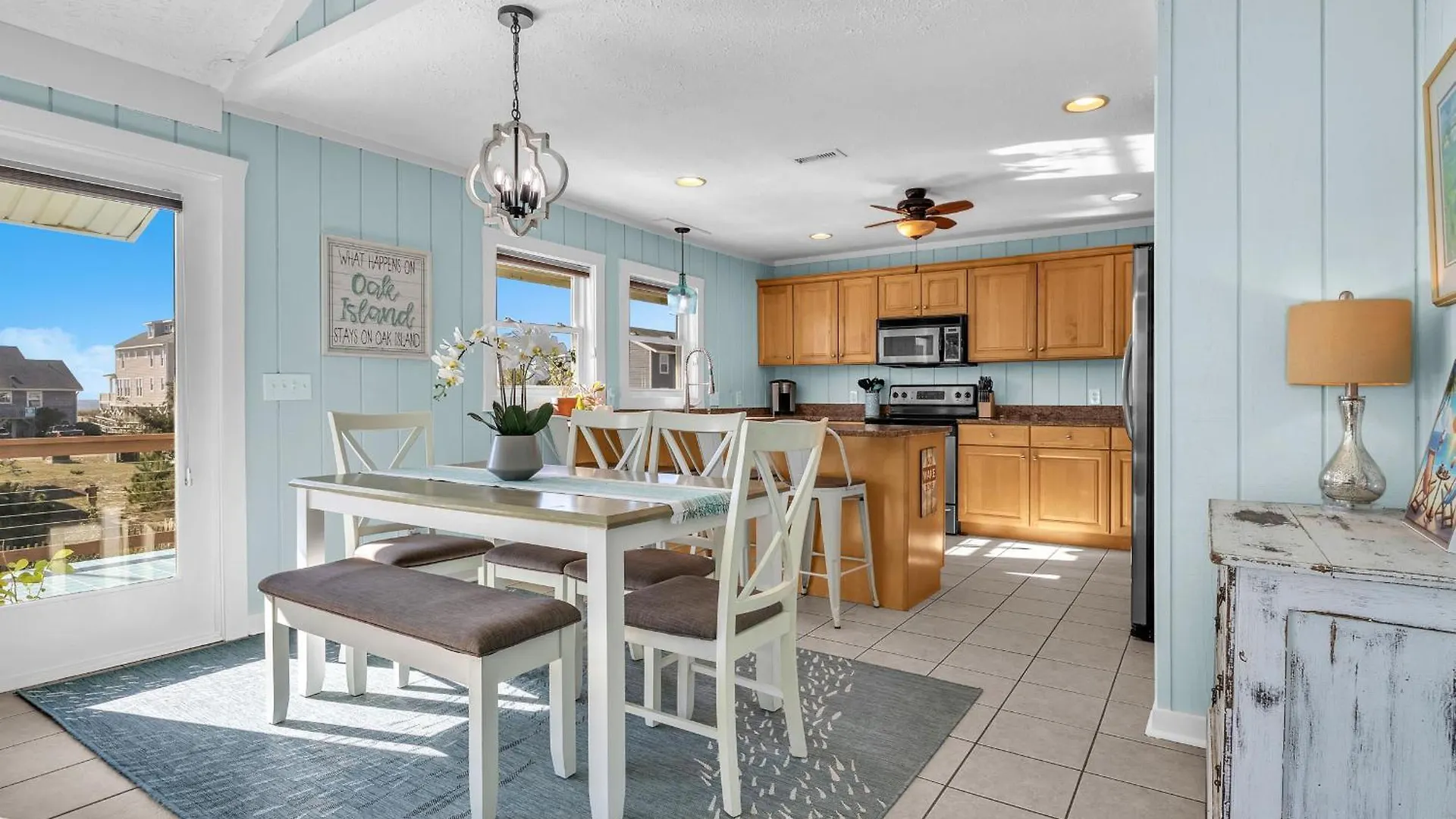 Daze Off Holiday home Oak Island