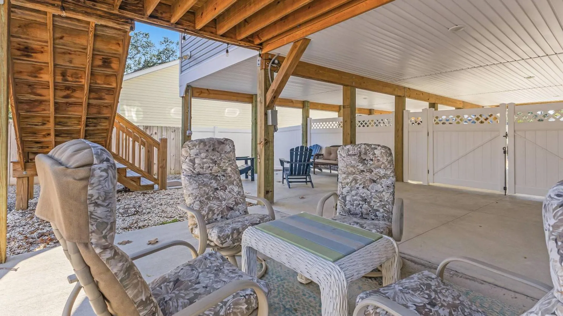 Holiday home Sunshine And Wine Oak Island