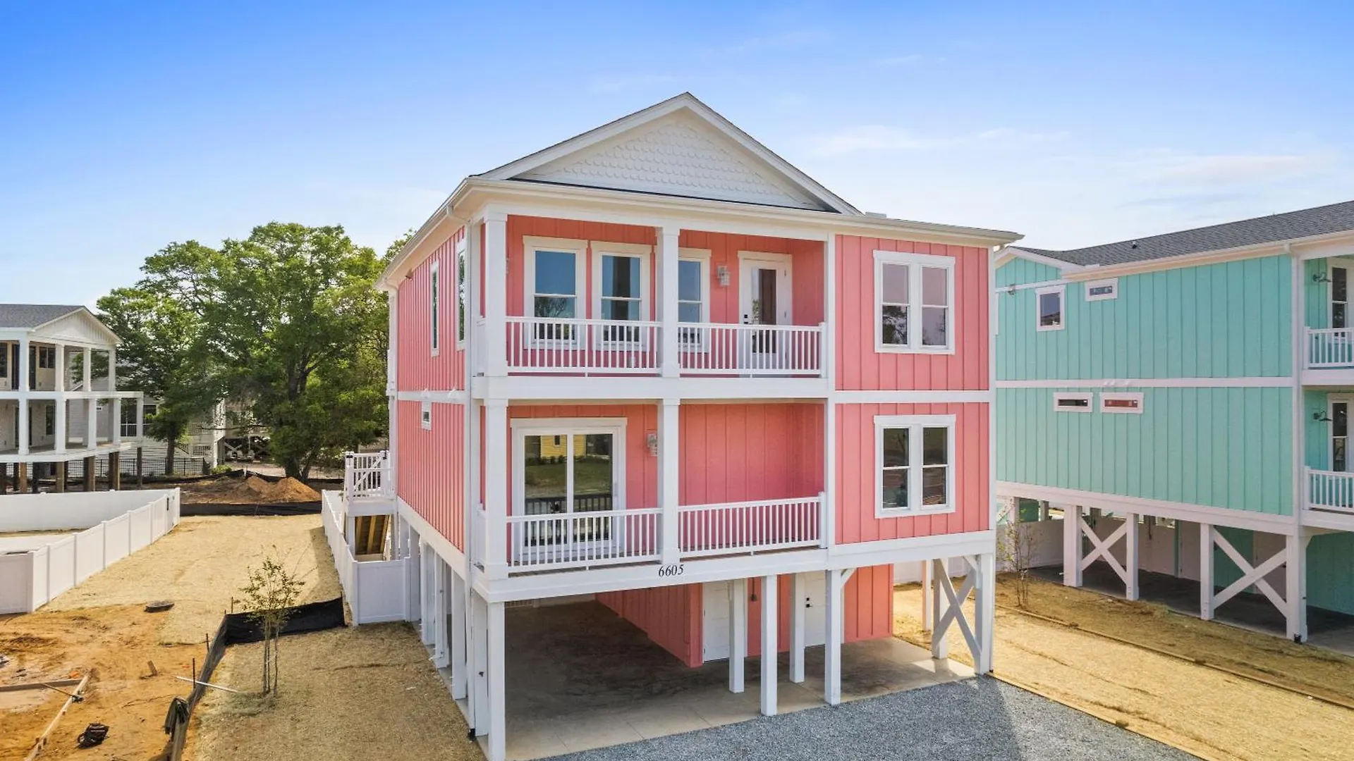 New Guava Pineapple, 5 Beds 5 Baths, Oak Island, Private Heated Pool, Custom Home, Professionally Decorated Holiday home *
