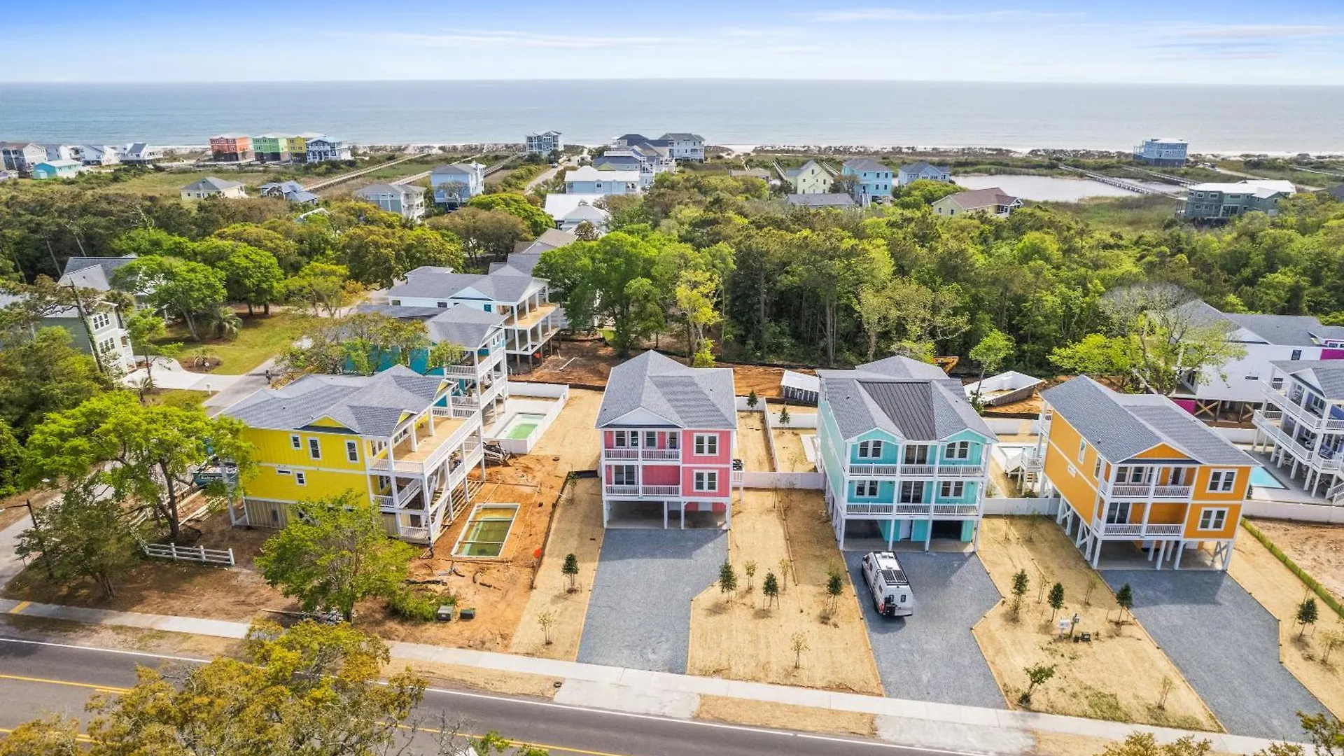 New Guava Pineapple, 5 Beds 5 Baths, Oak Island, Private Heated Pool, Custom Home, Professionally Decorated Holiday home Oak Island