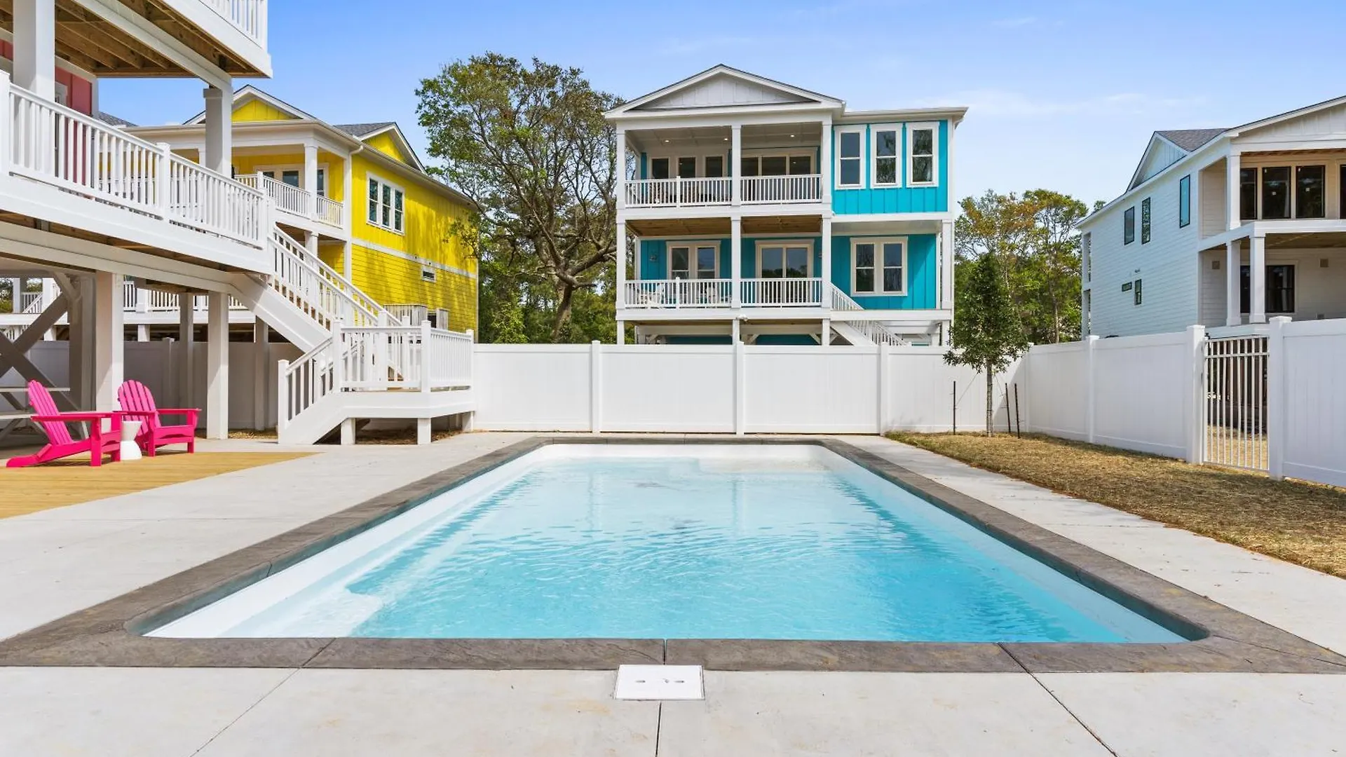New Guava Pineapple, 5 Beds 5 Baths, Oak Island, Private Heated Pool, Custom Home, Professionally Decorated Holiday home